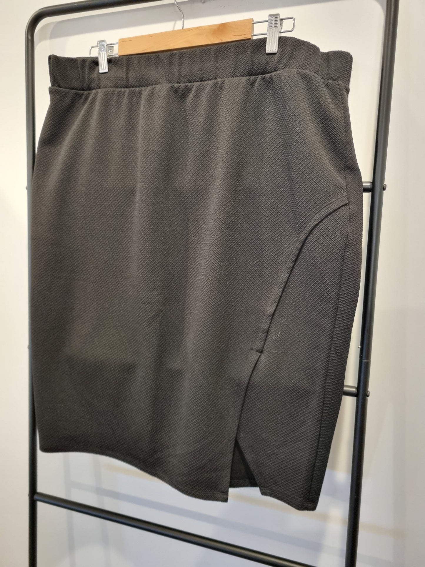 Wild Child City Skirt - Size 2XL (22/24)