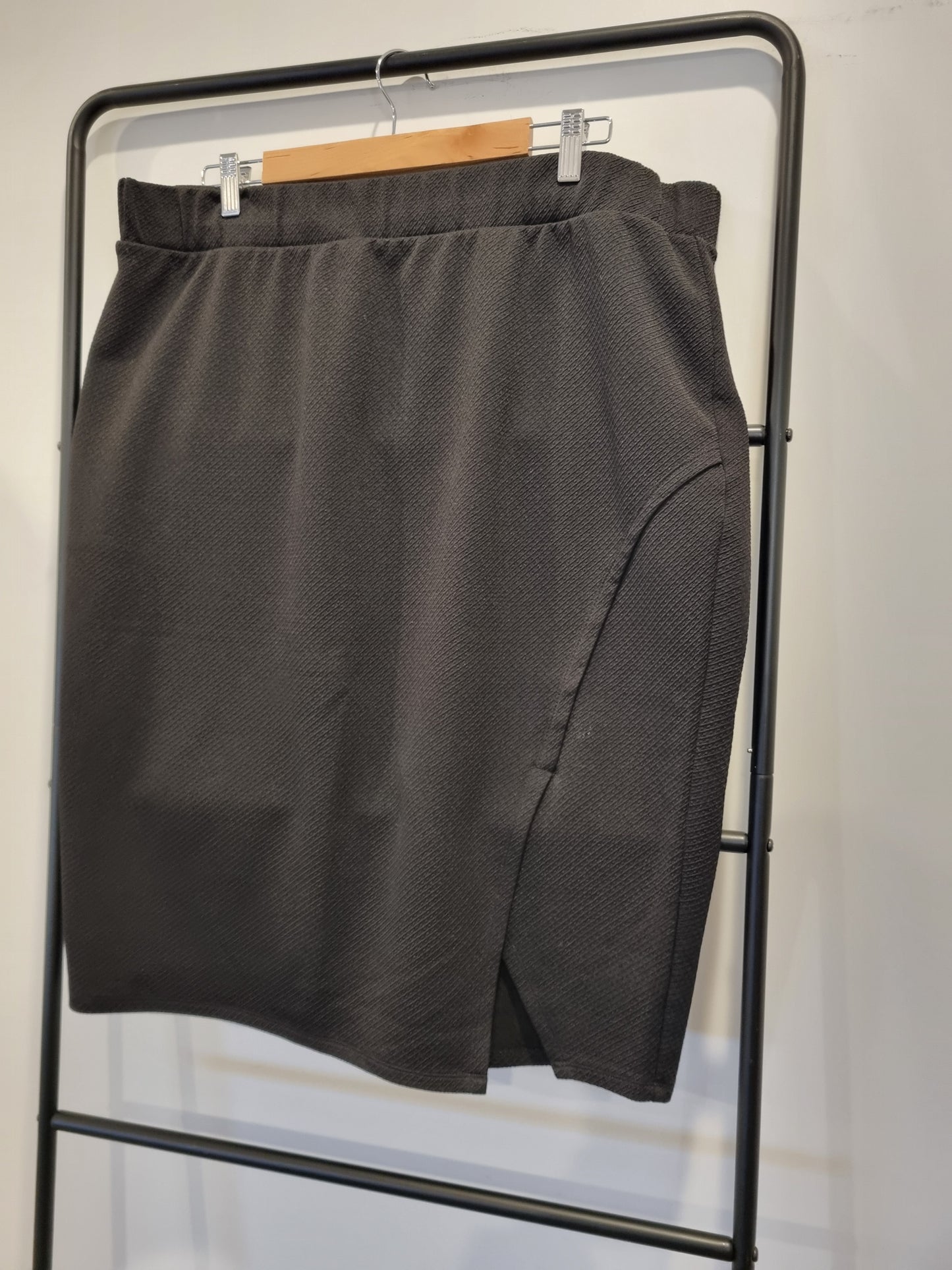 Wild Child City Skirt - Size 2XL (22/24)
