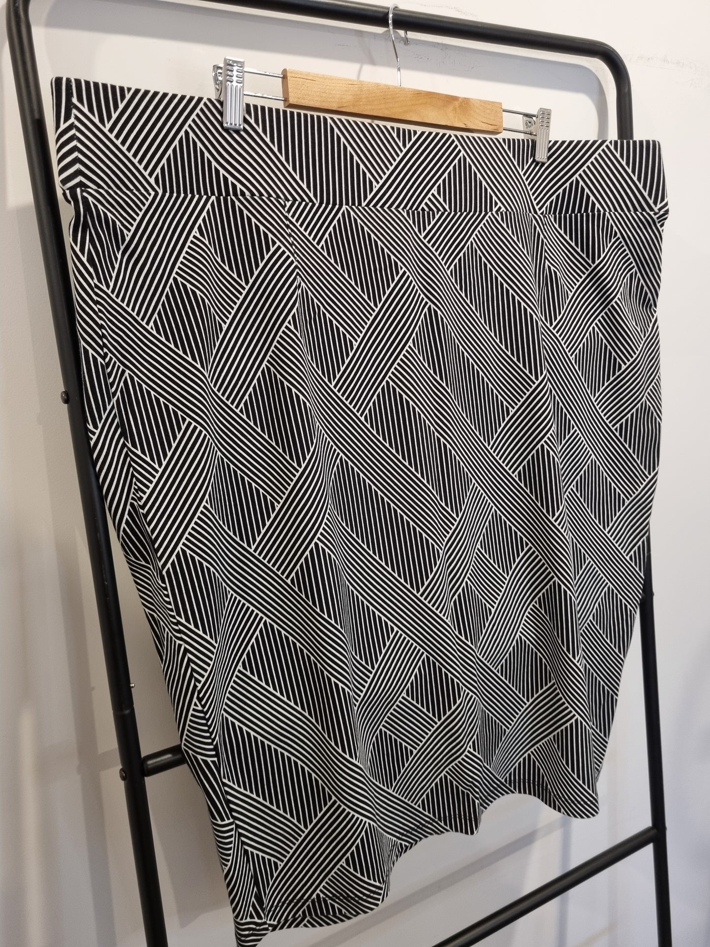 Autograph Skirt - Size 24