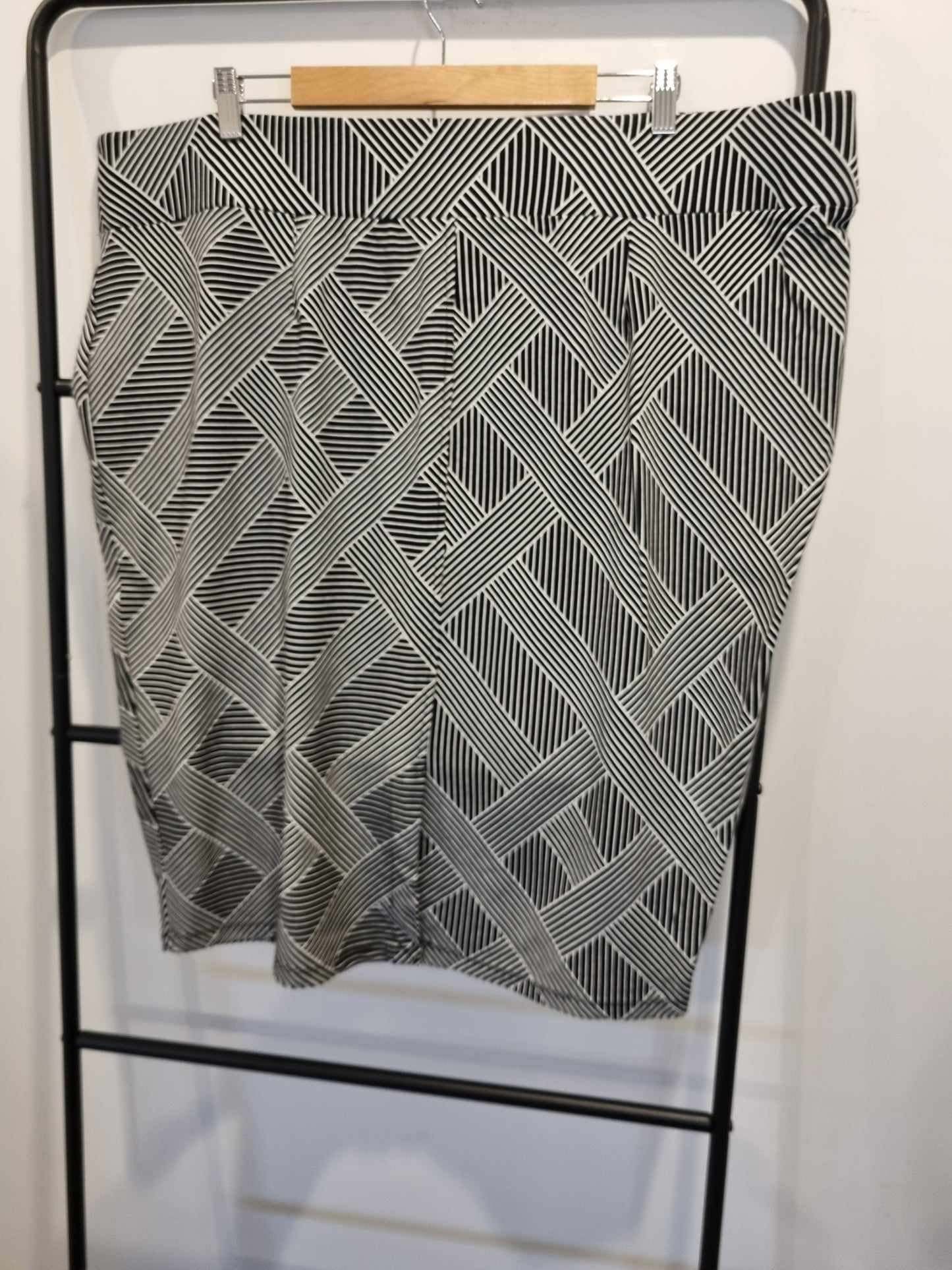 Autograph Skirt - Size 24