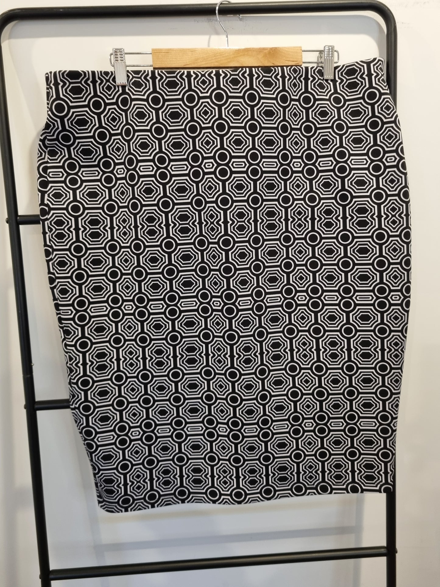 Sara Skirt - Size 22