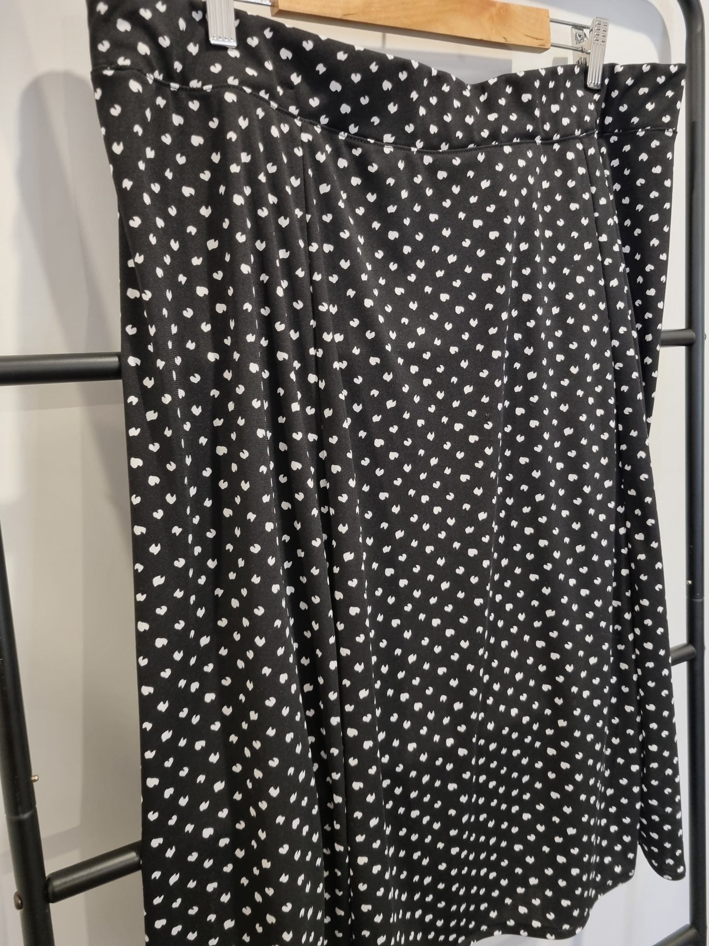 Sara Flowy Skirt - Size 2X (20)