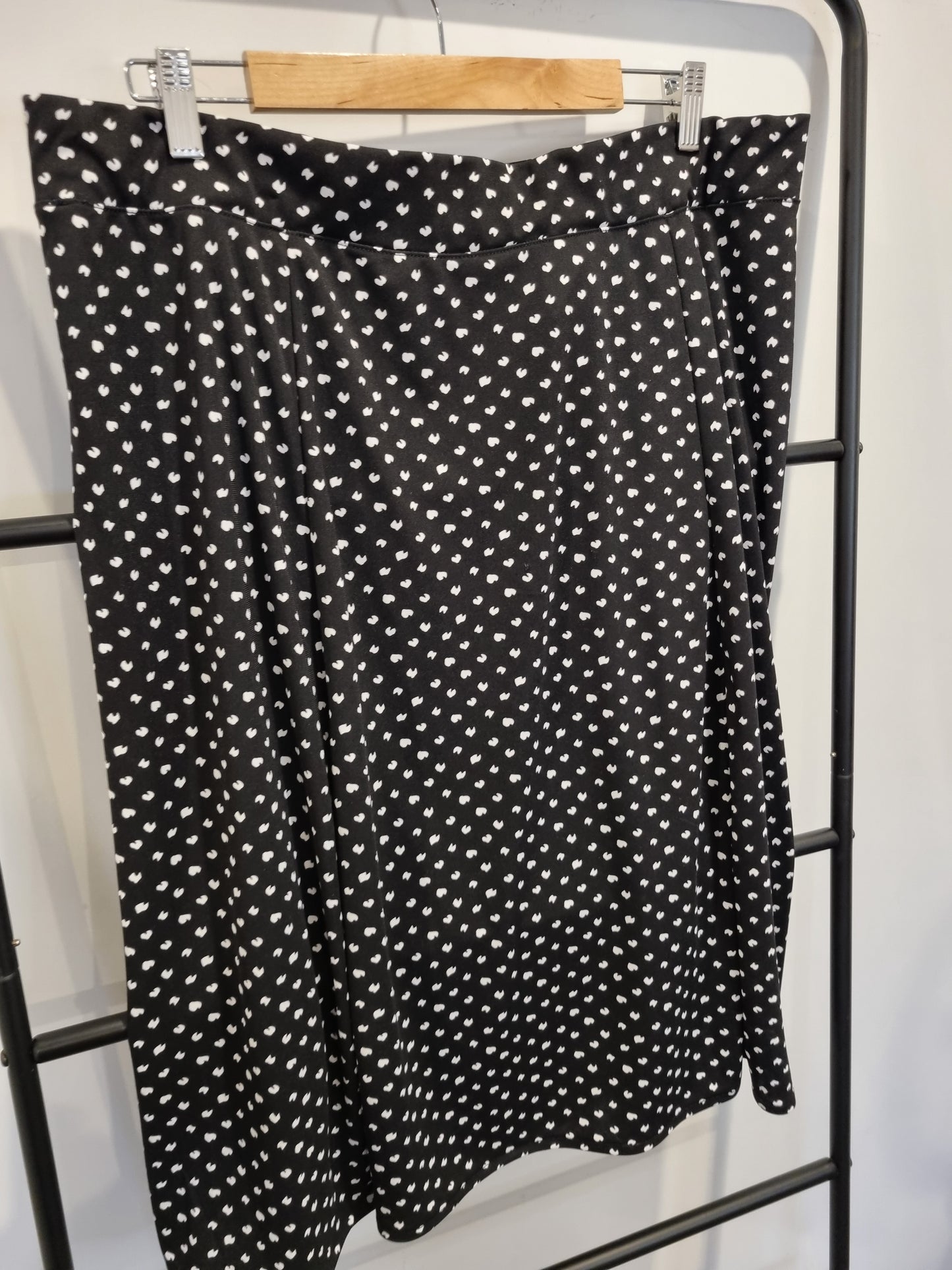 Sara Flowy Skirt - Size 2X (20)