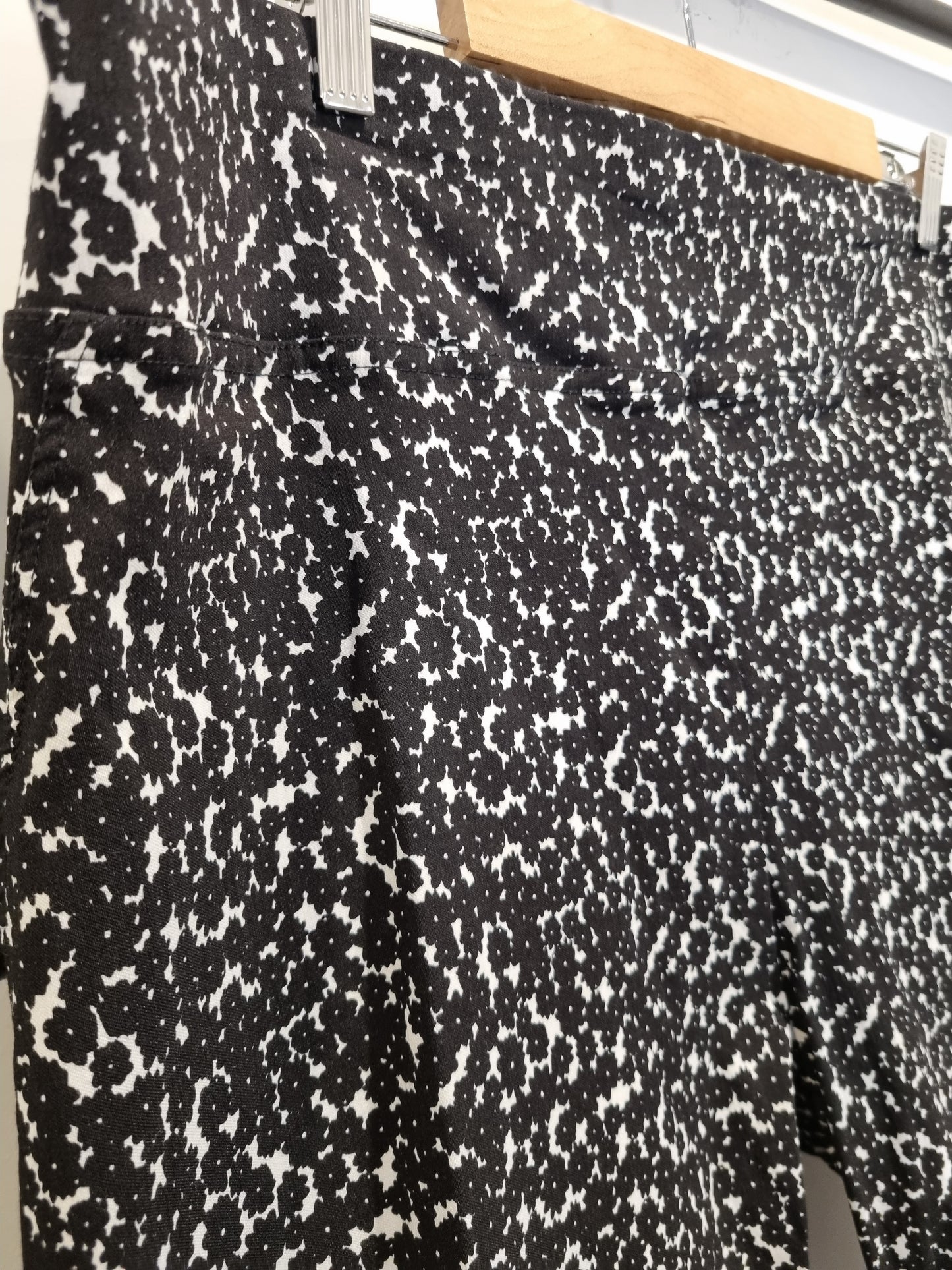 Autograph Capri Pants - Size 24