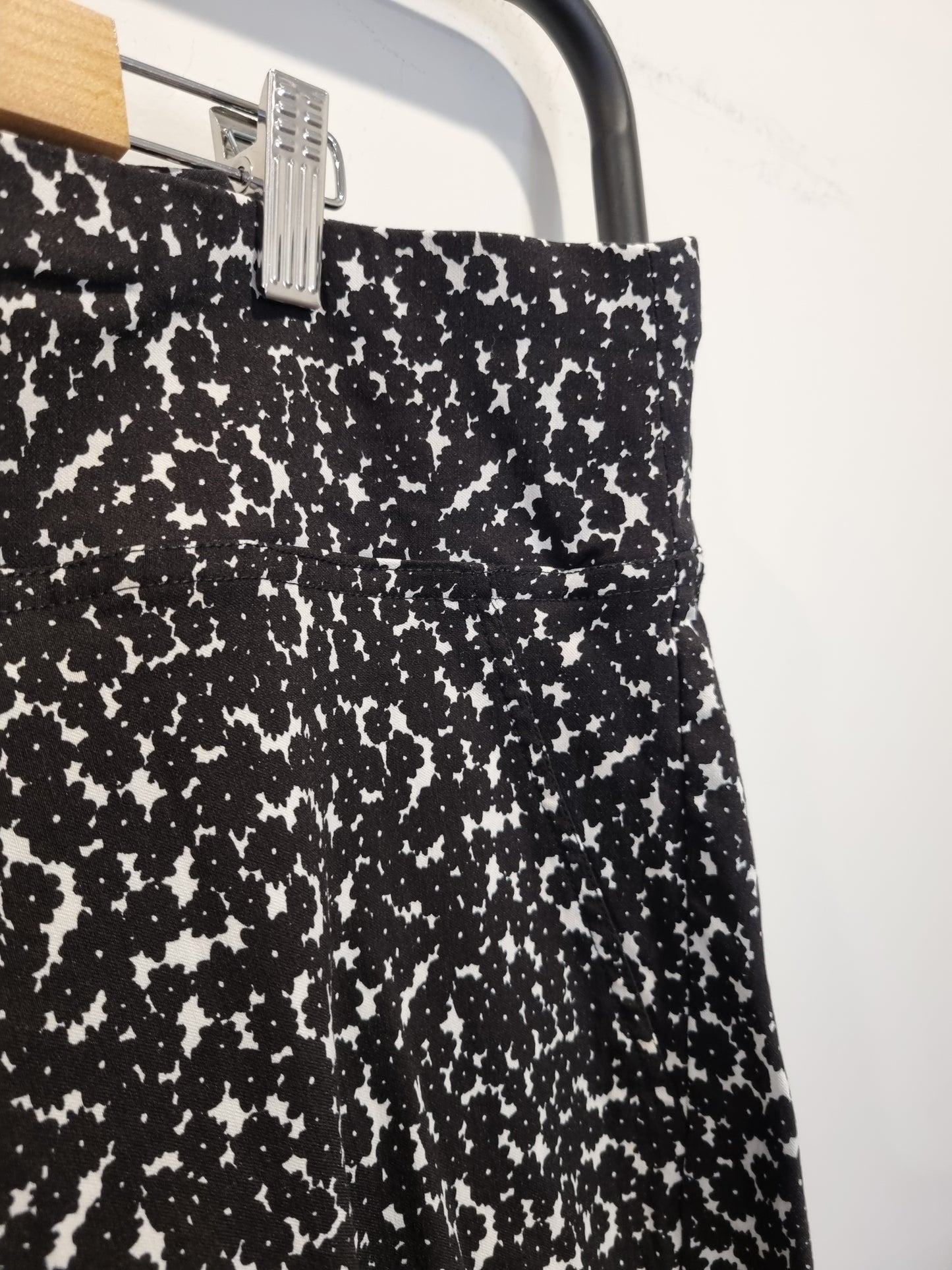 Autograph Capri Pants - Size 24