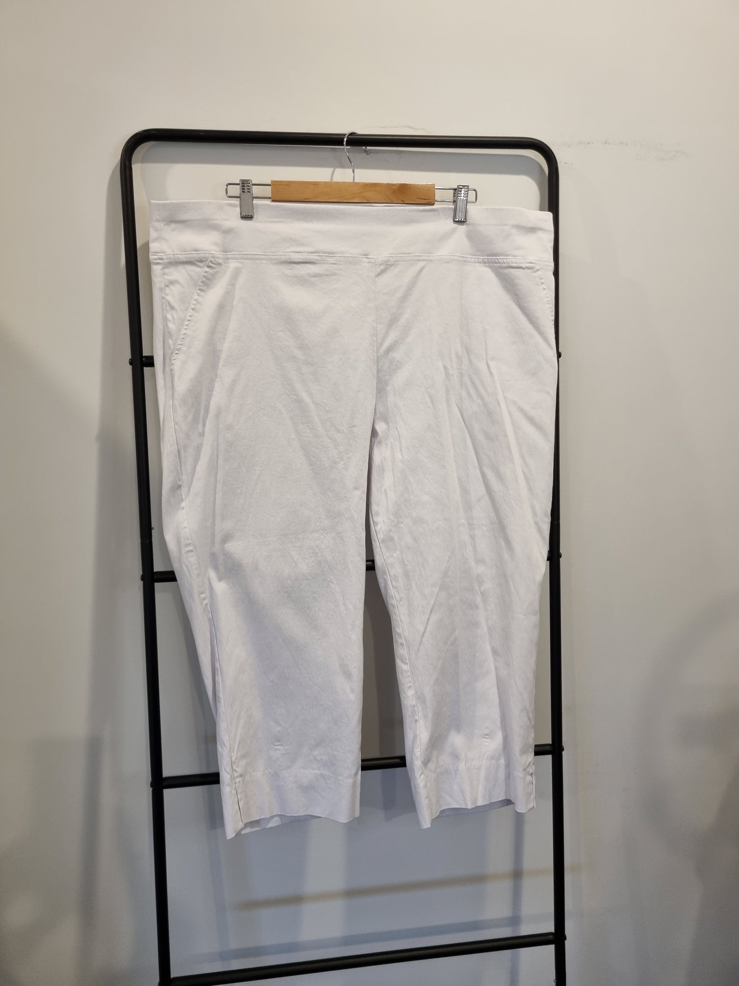 Autograph Capri Pants - Size 24