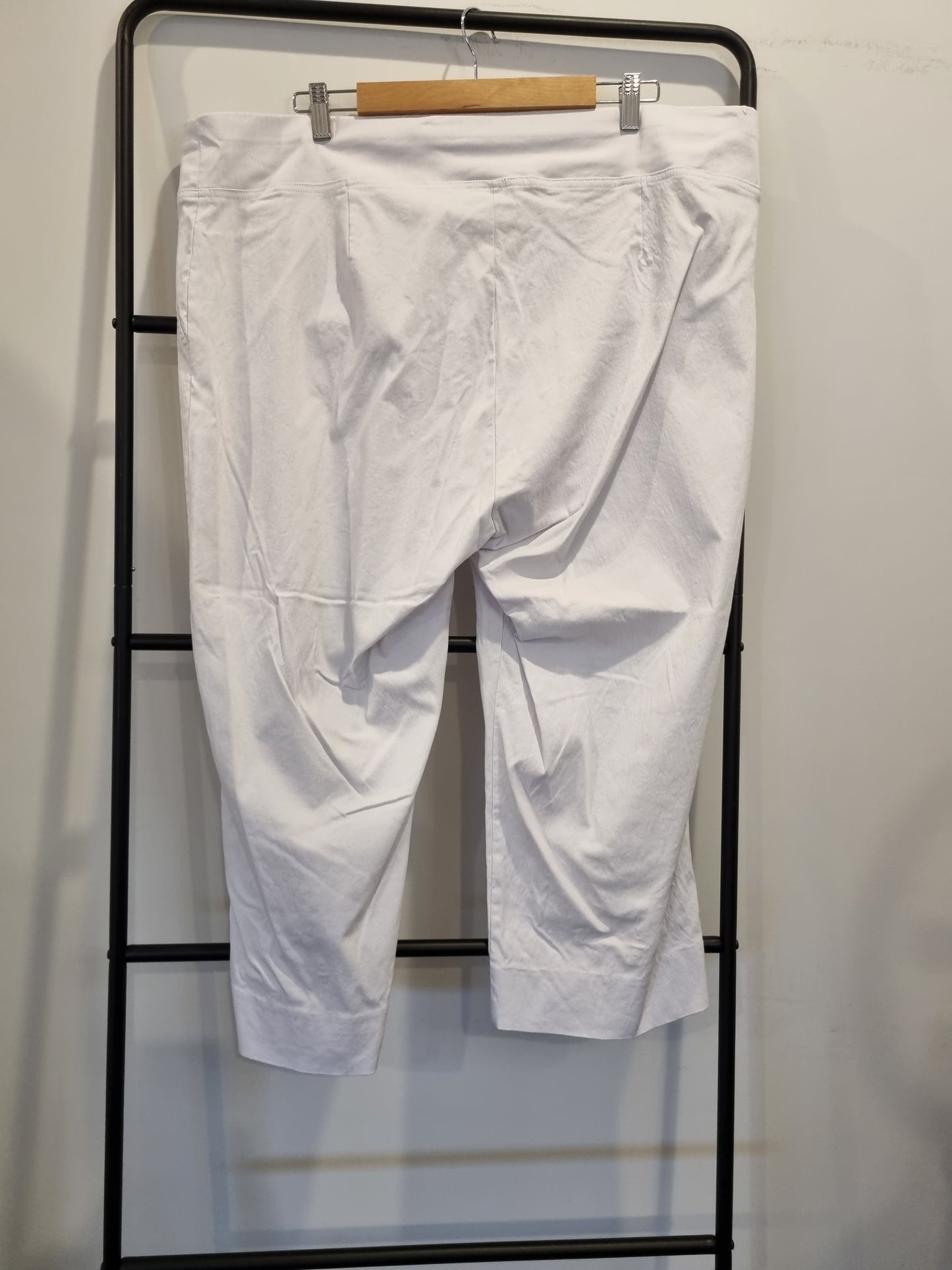 Autograph Capri Pants - Size 24