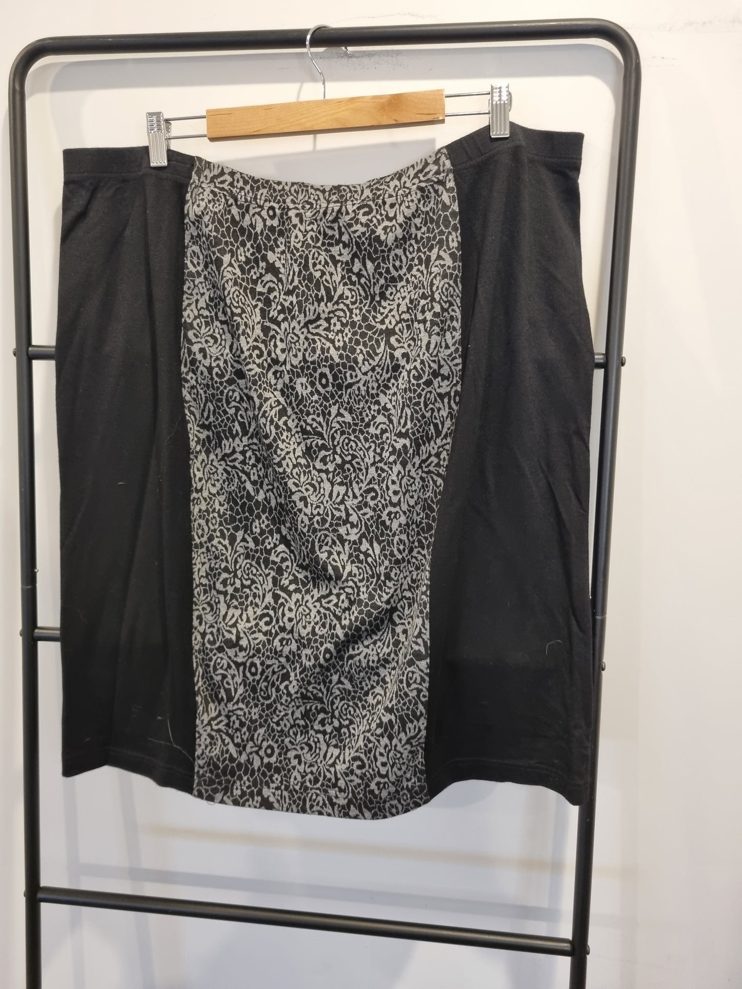 Autograph Skirt - Size 20