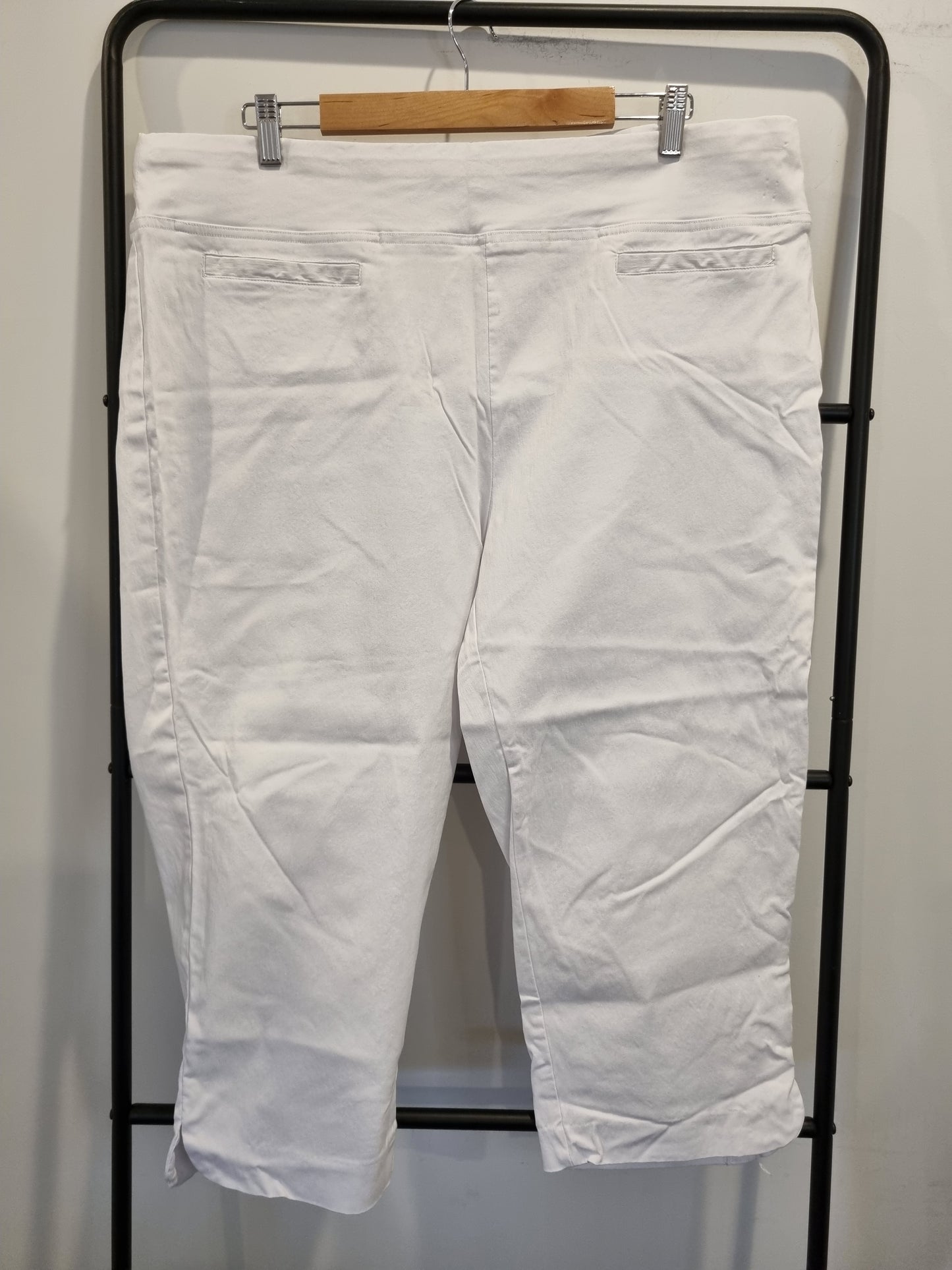 Autograph Capri Pants - Size 22