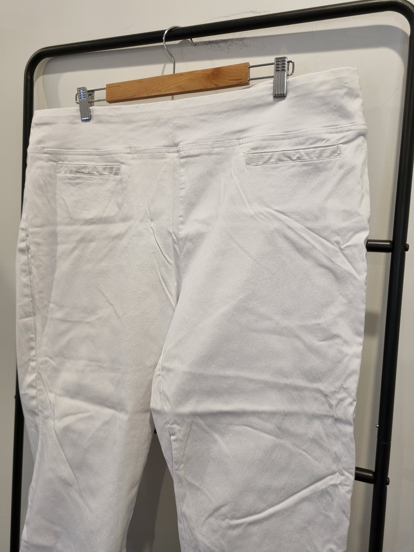 Autograph Capri Pants - Size 22