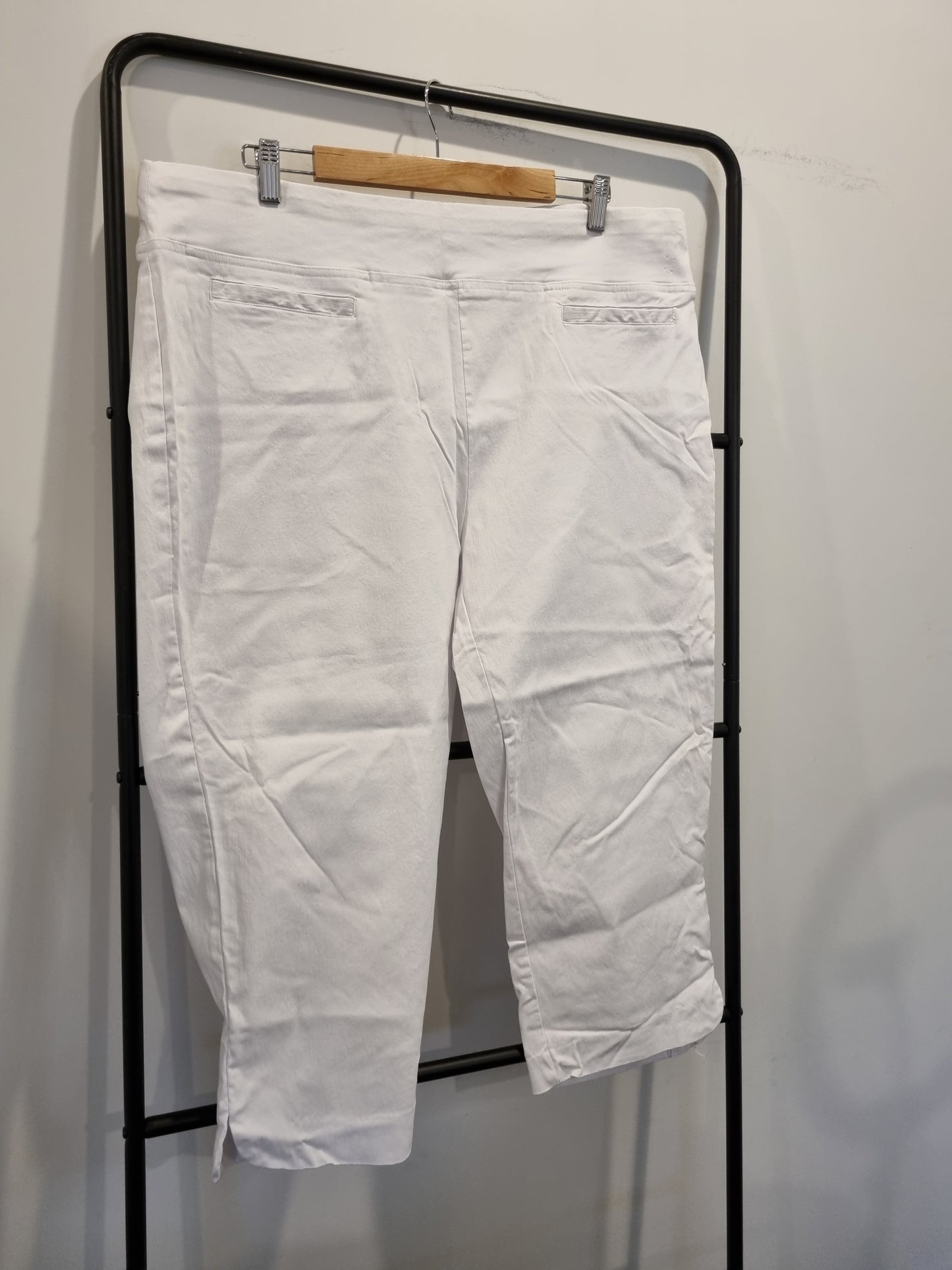 Autograph Capri Pants - Size 22