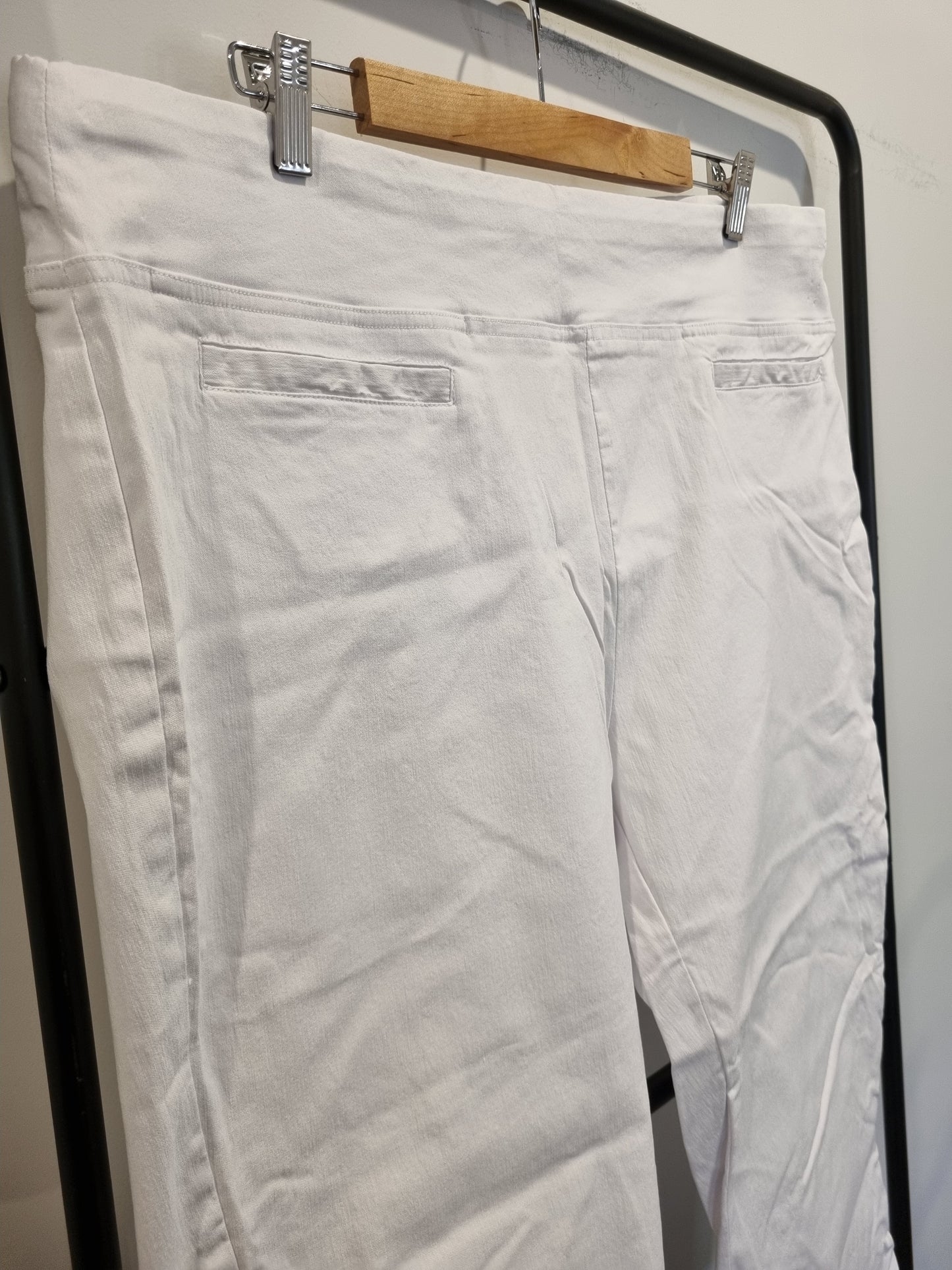 Autograph Capri Pants - Size 22