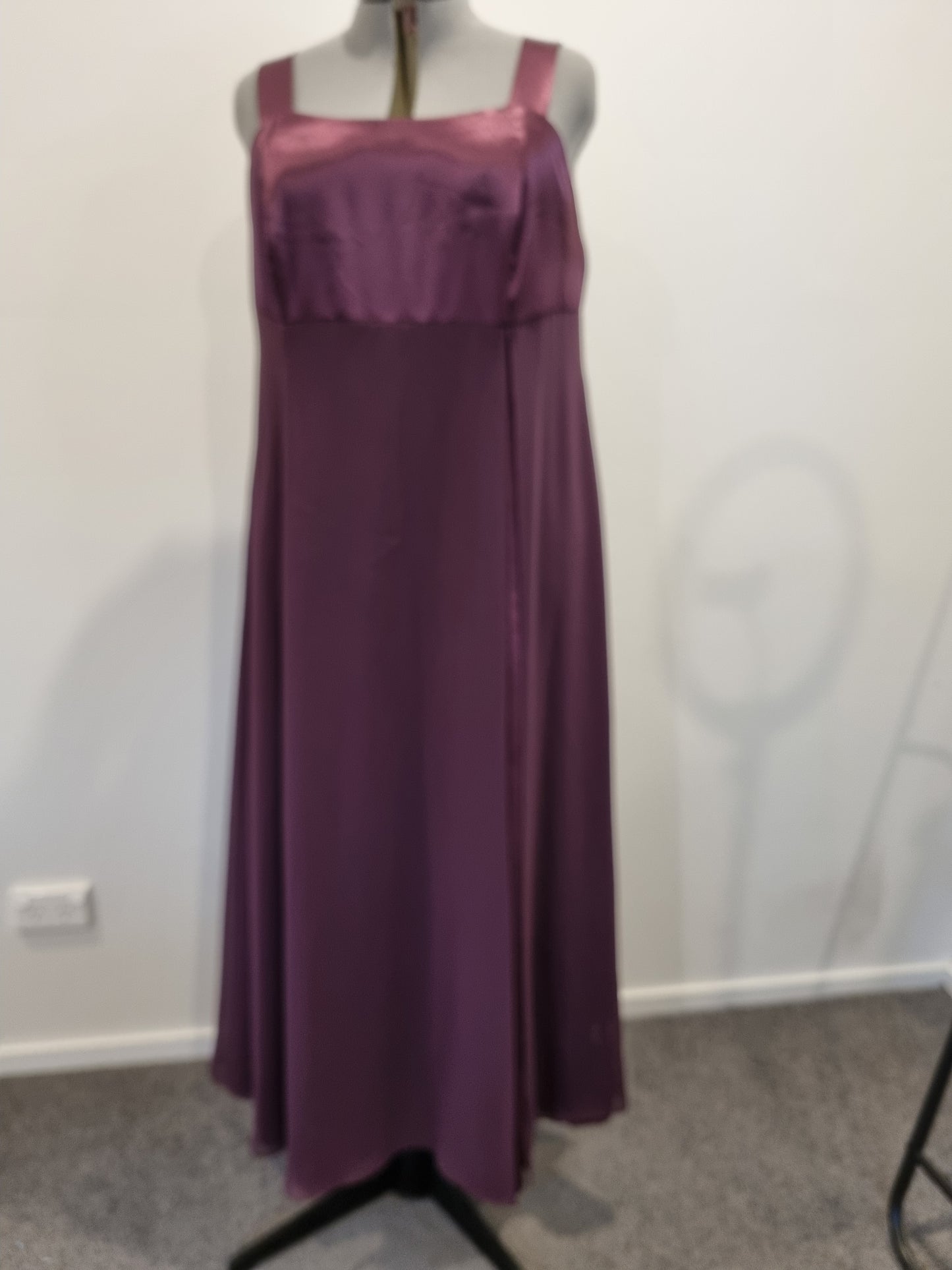 Eve Hunter Formal Dress - Size 18