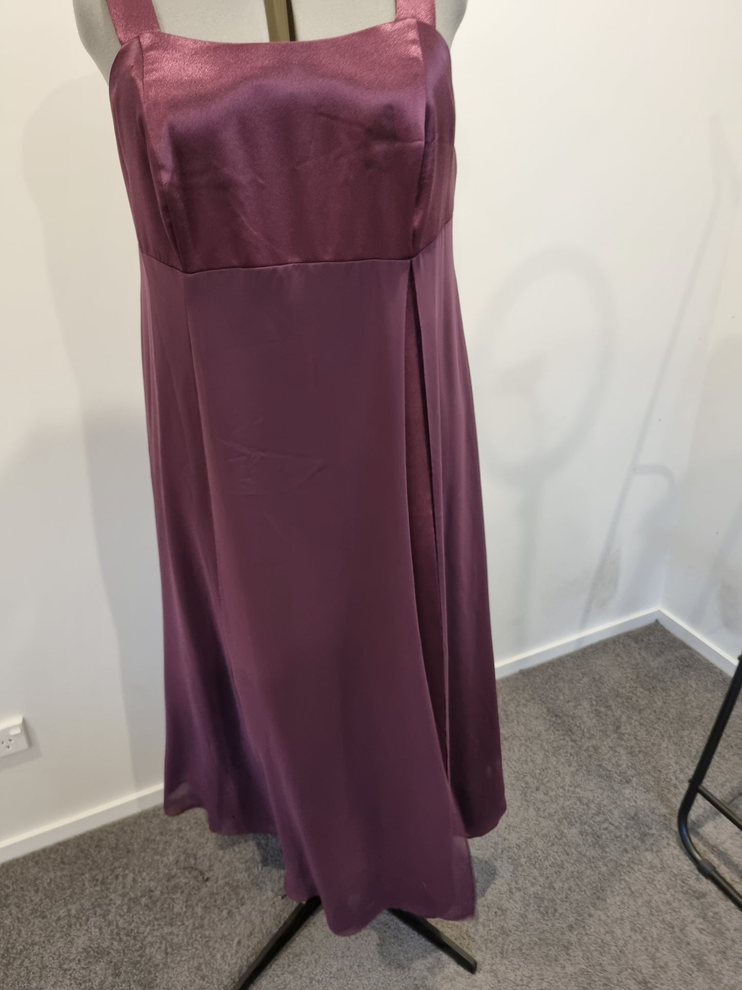 Eve Hunter Formal Dress - Size 18