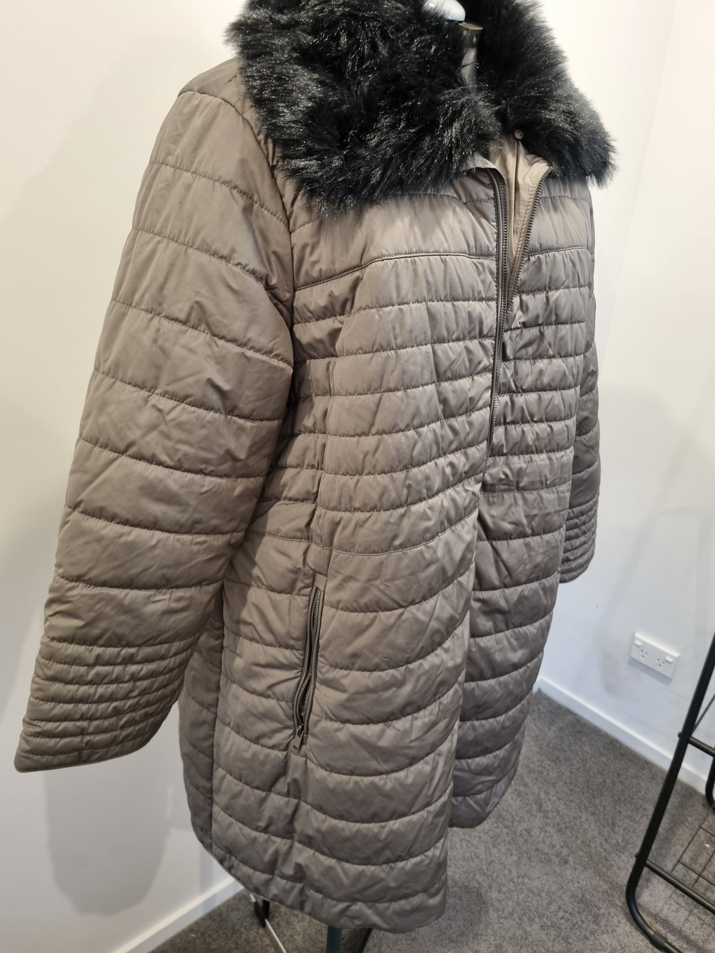 Autograph Puffer Jacket - Size 22