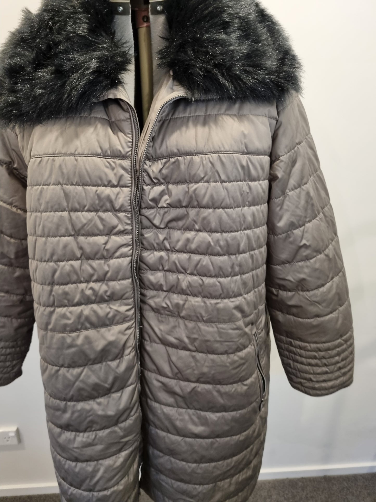 Autograph Puffer Jacket - Size 22