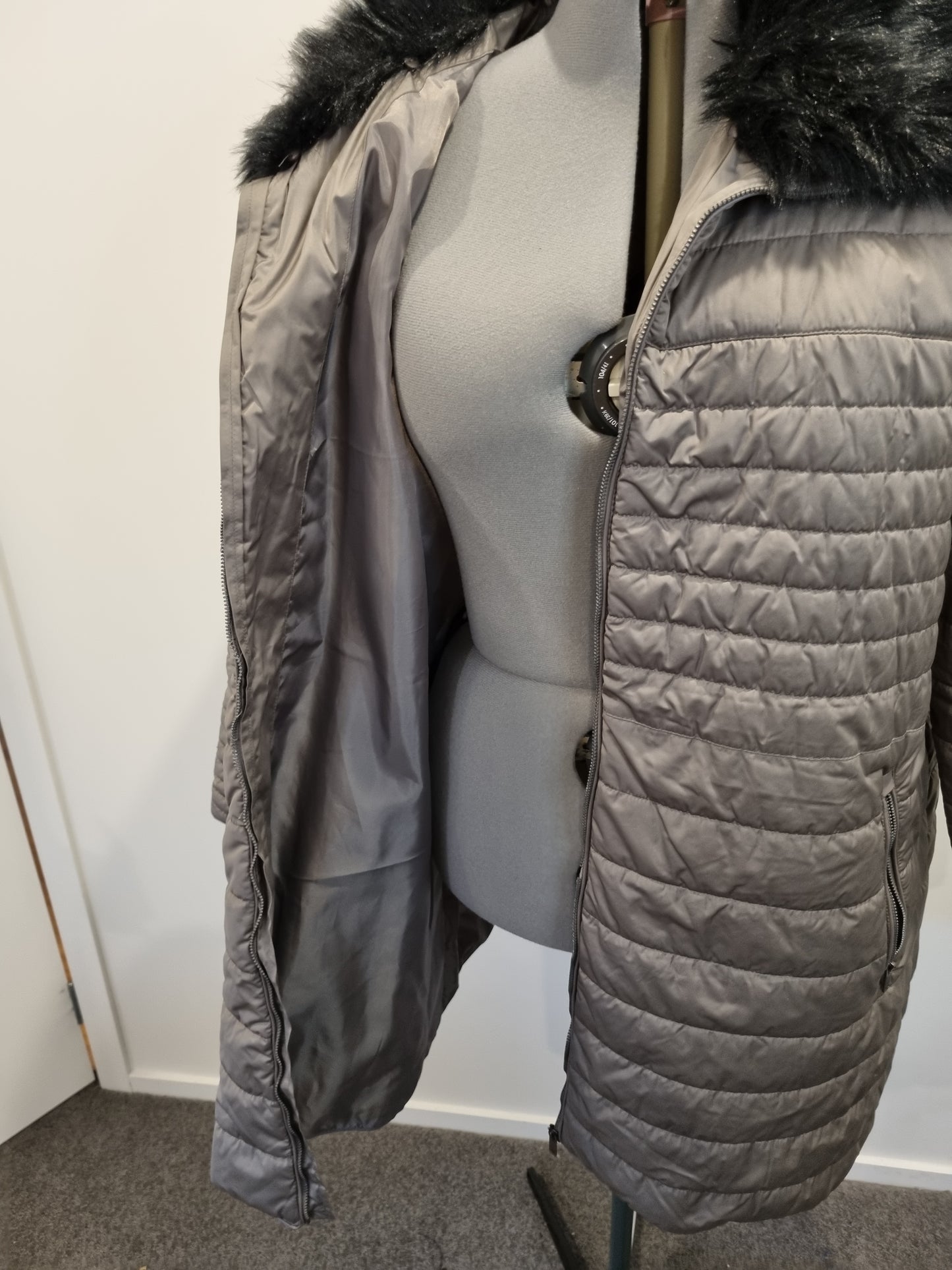 Autograph Puffer Jacket - Size 22