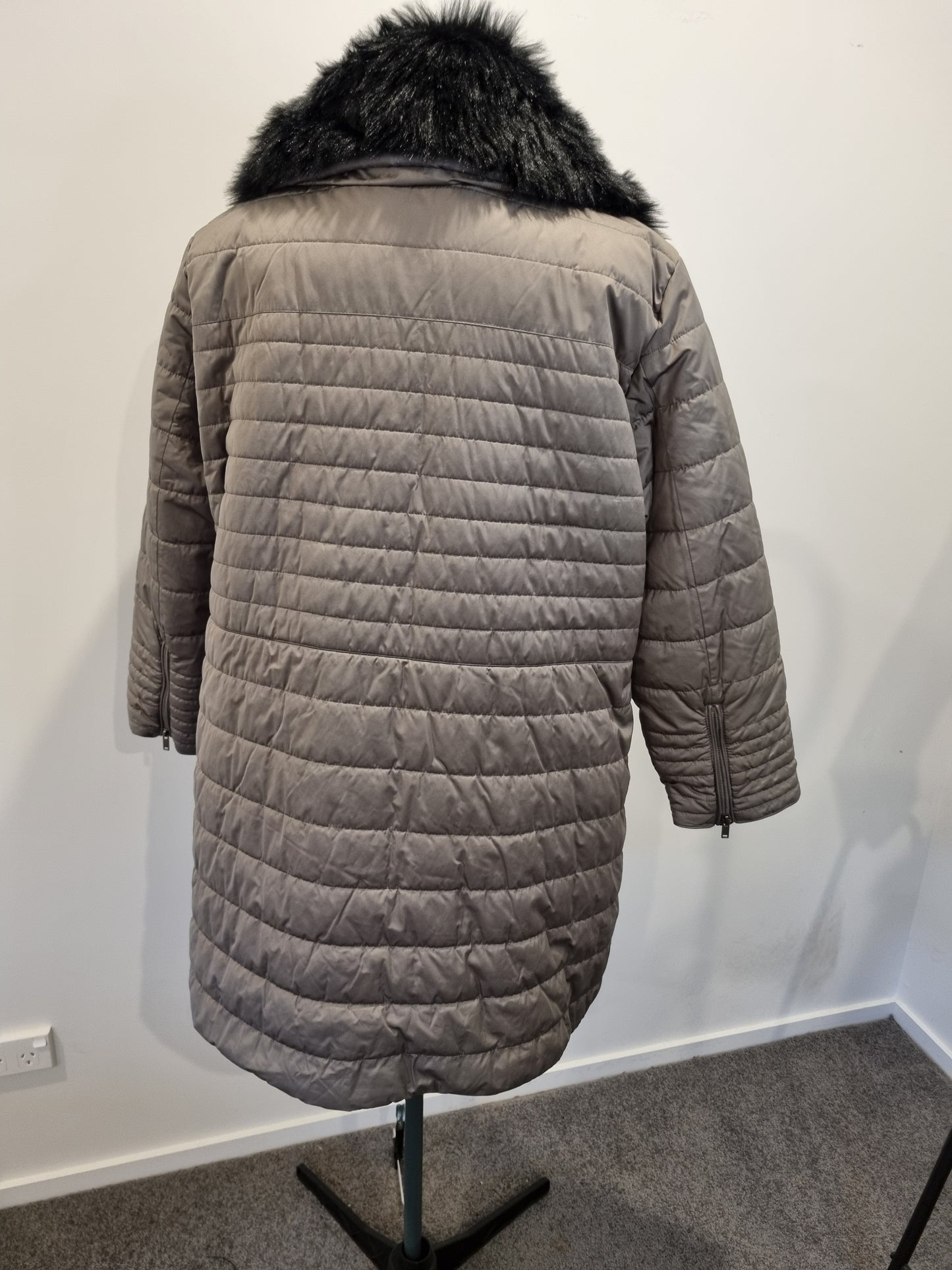 Autograph Puffer Jacket - Size 22