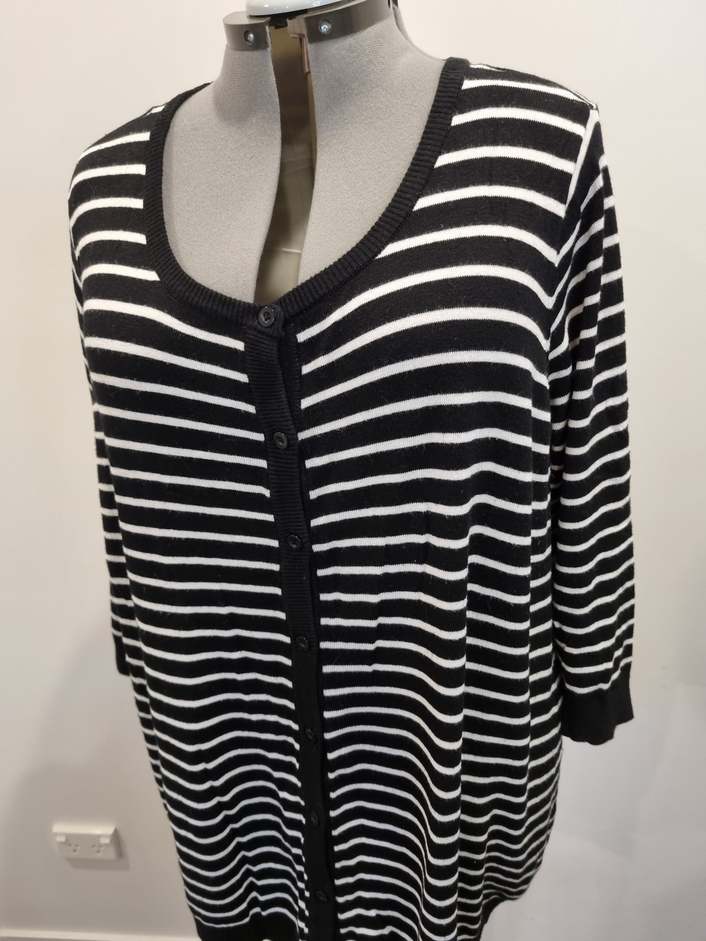 Autograph Cardigan - Size XL (20)