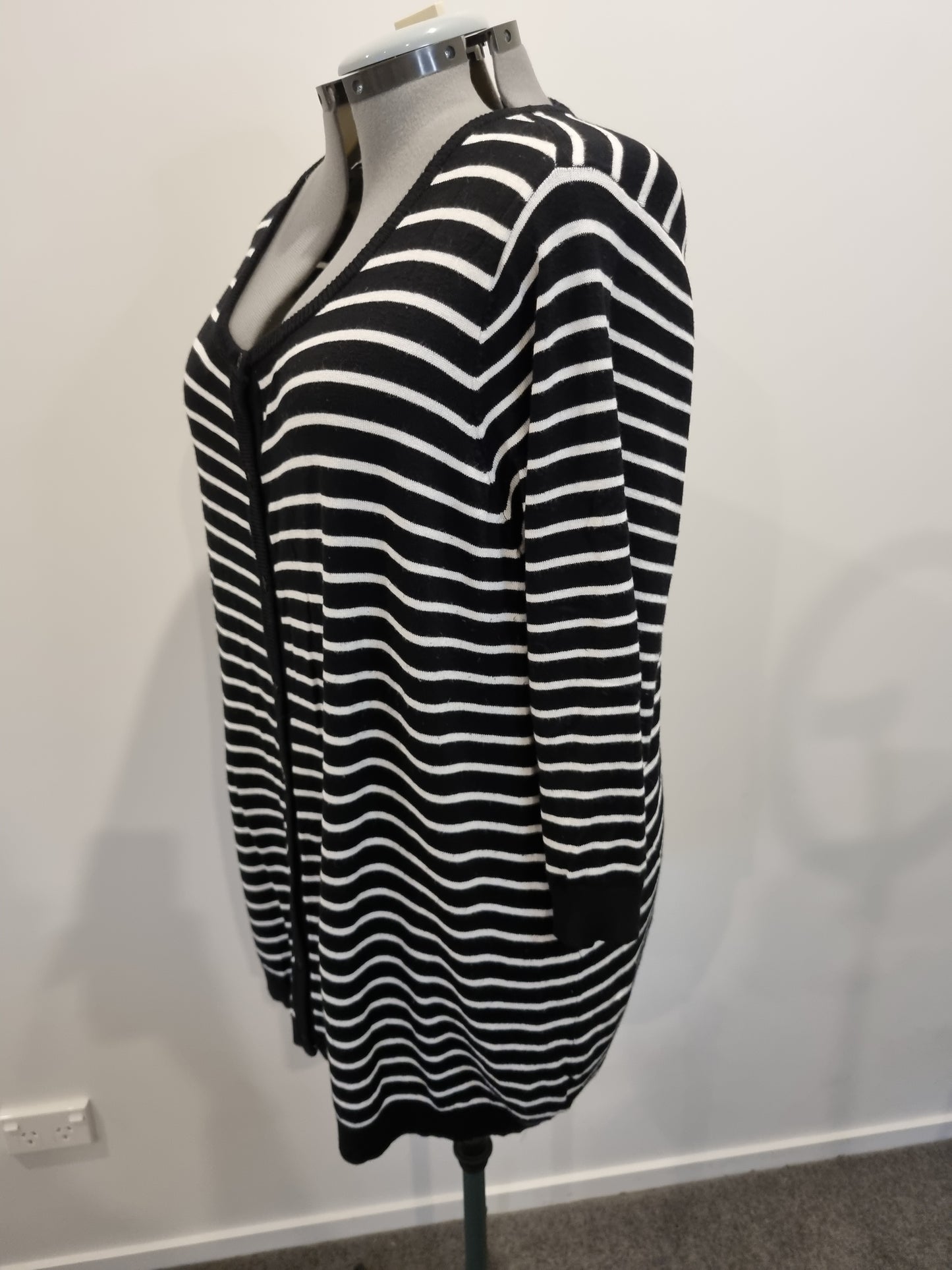 Autograph Cardigan - Size XL (20)