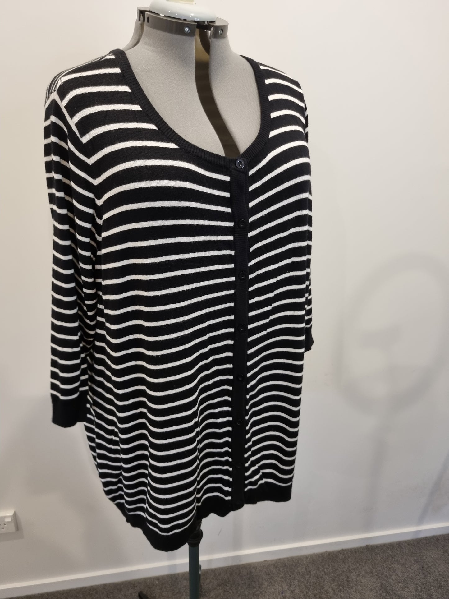 Autograph Cardigan - Size XL (20)