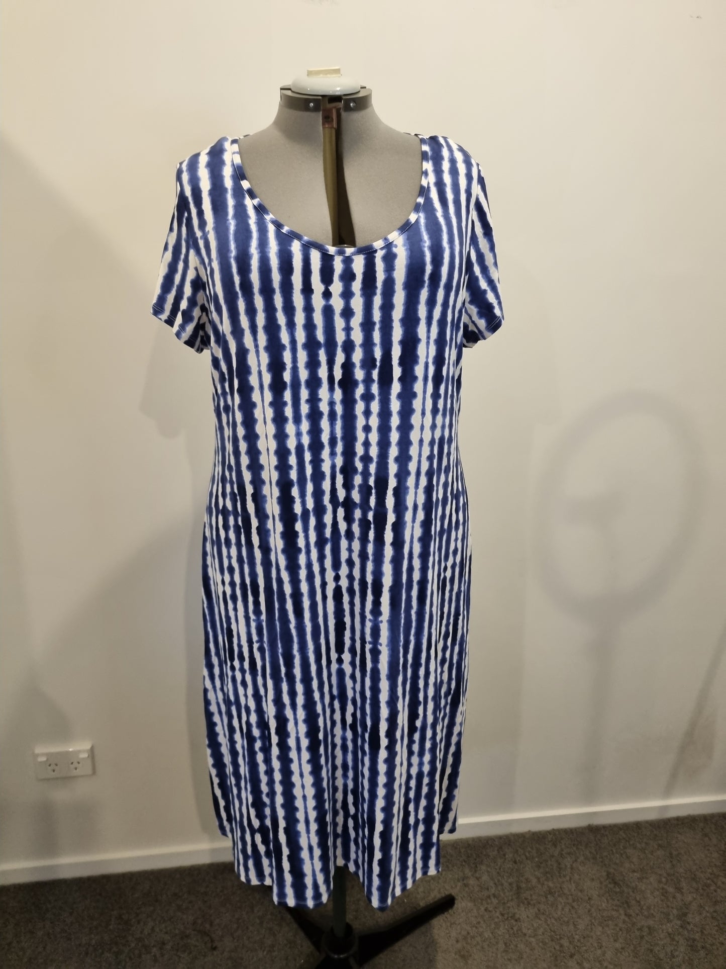 Sara Dress - Size 22