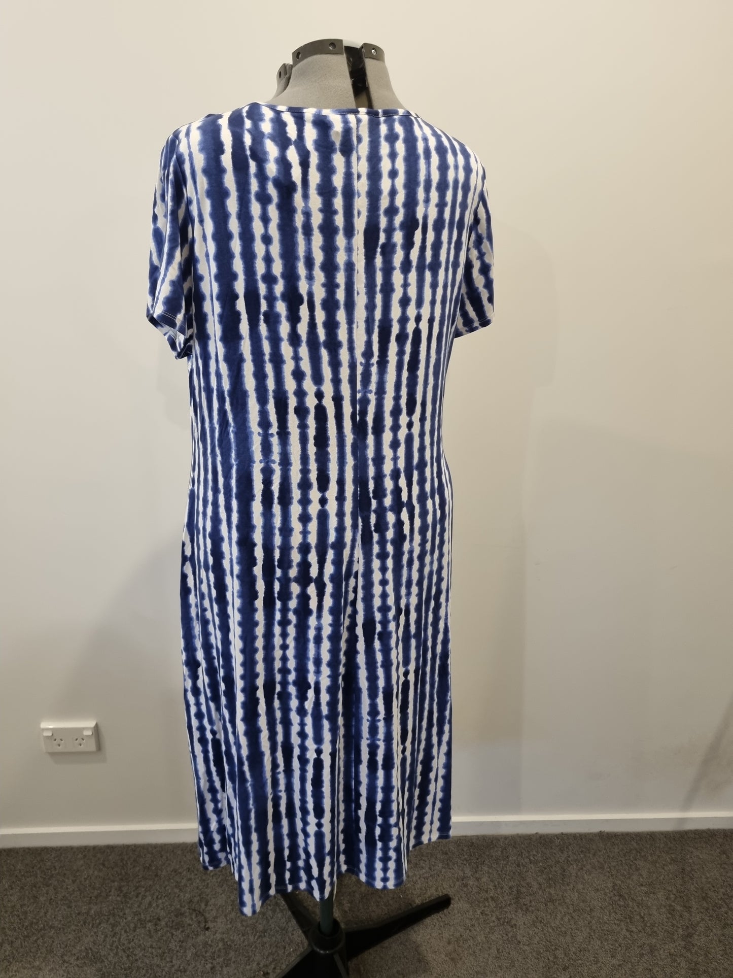 Sara Dress - Size 22