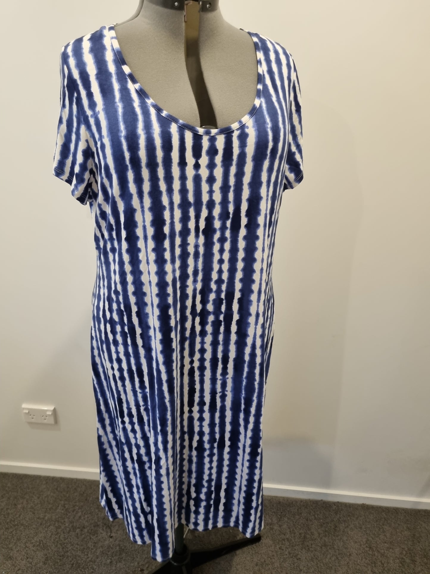 Sara Dress - Size 22