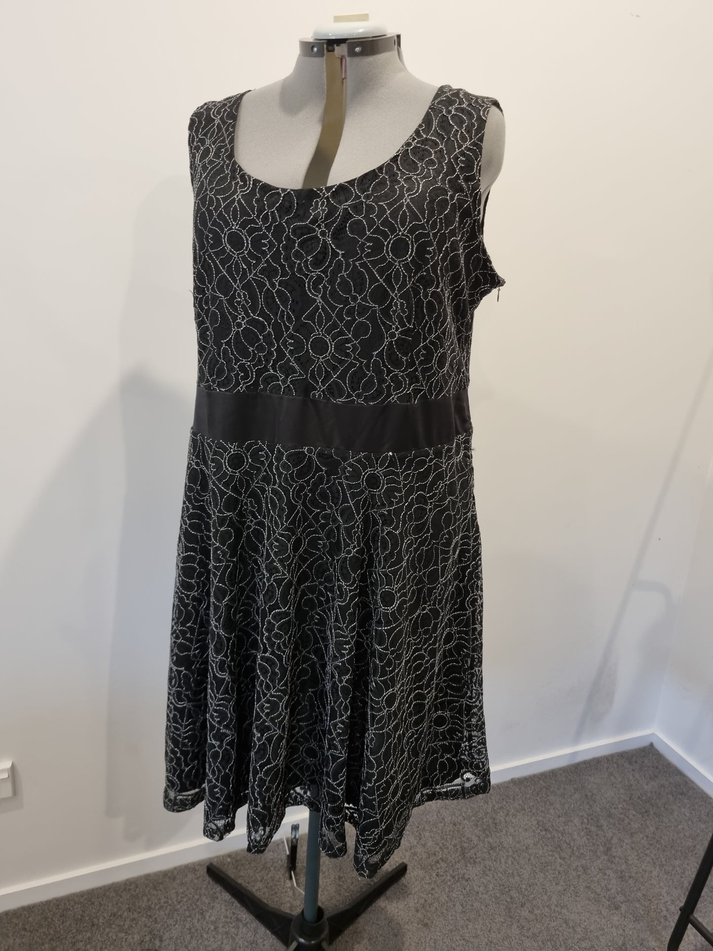 Autograph Dress - Size 22 (BNWT)