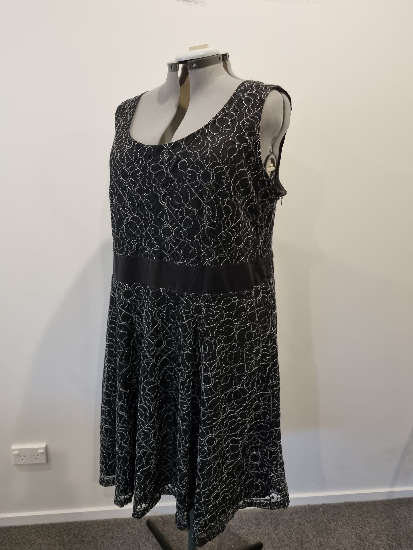 Autograph Dress - Size 22 (BNWT)
