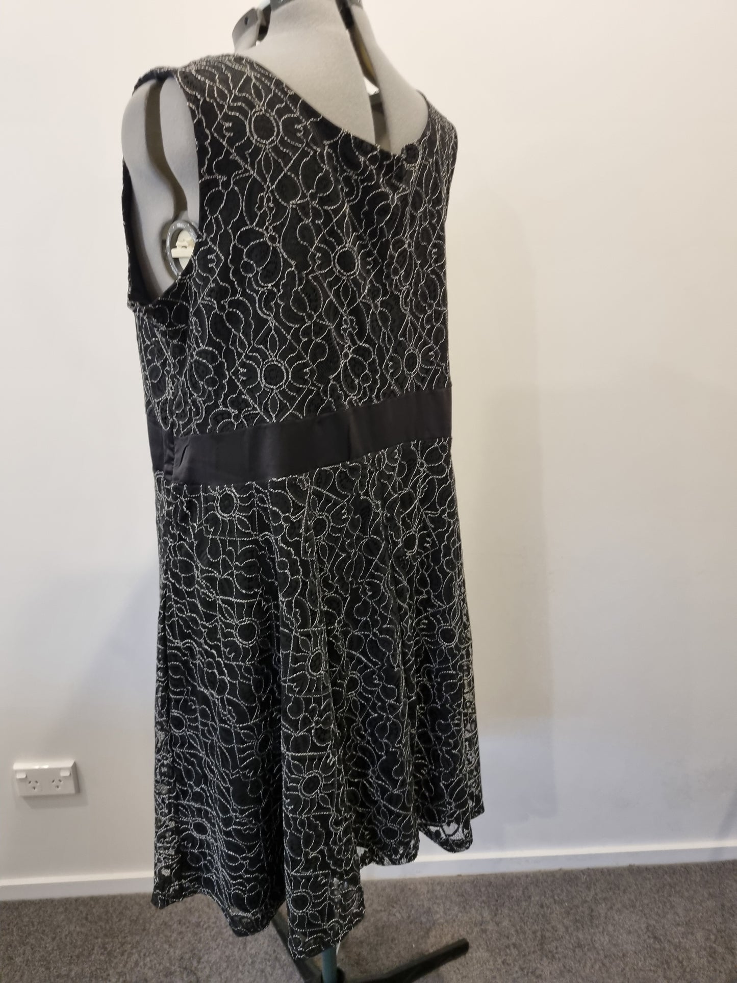 Autograph Dress - Size 22 (BNWT)