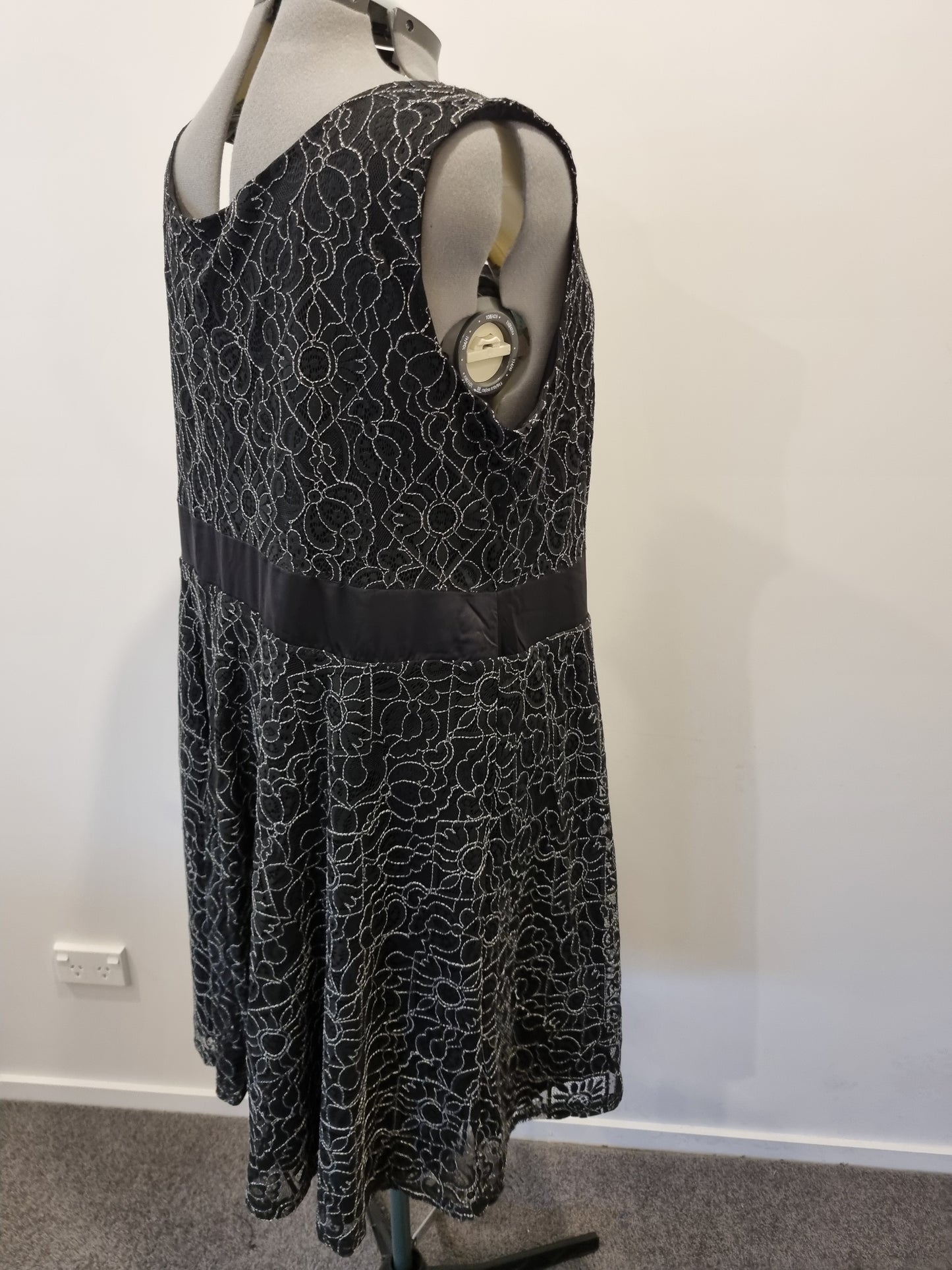 Autograph Dress - Size 22 (BNWT)