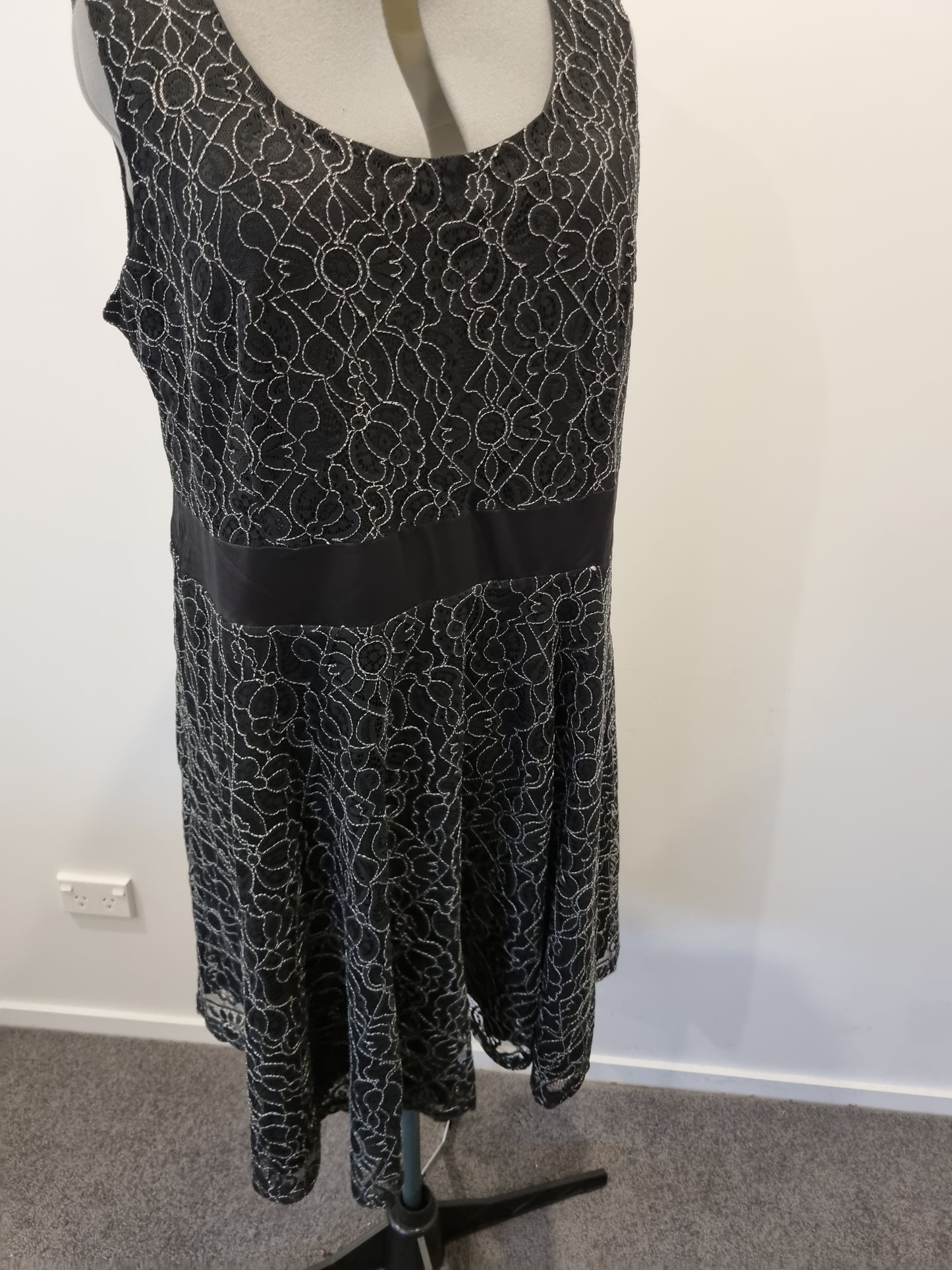 Autograph Dress - Size 22 (BNWT)