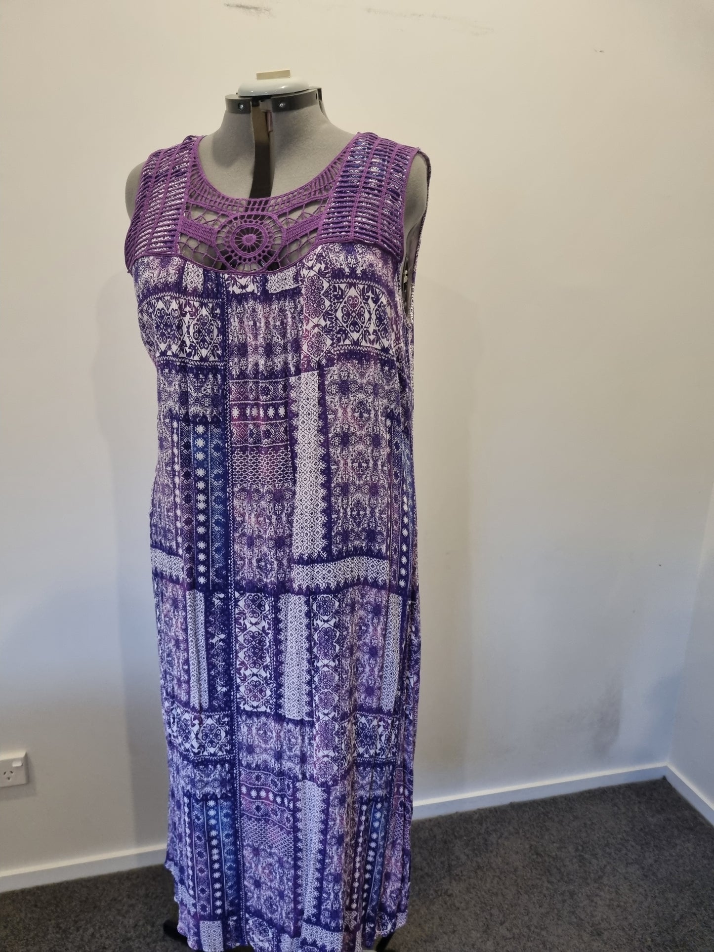 Autograph Dress - Size 20