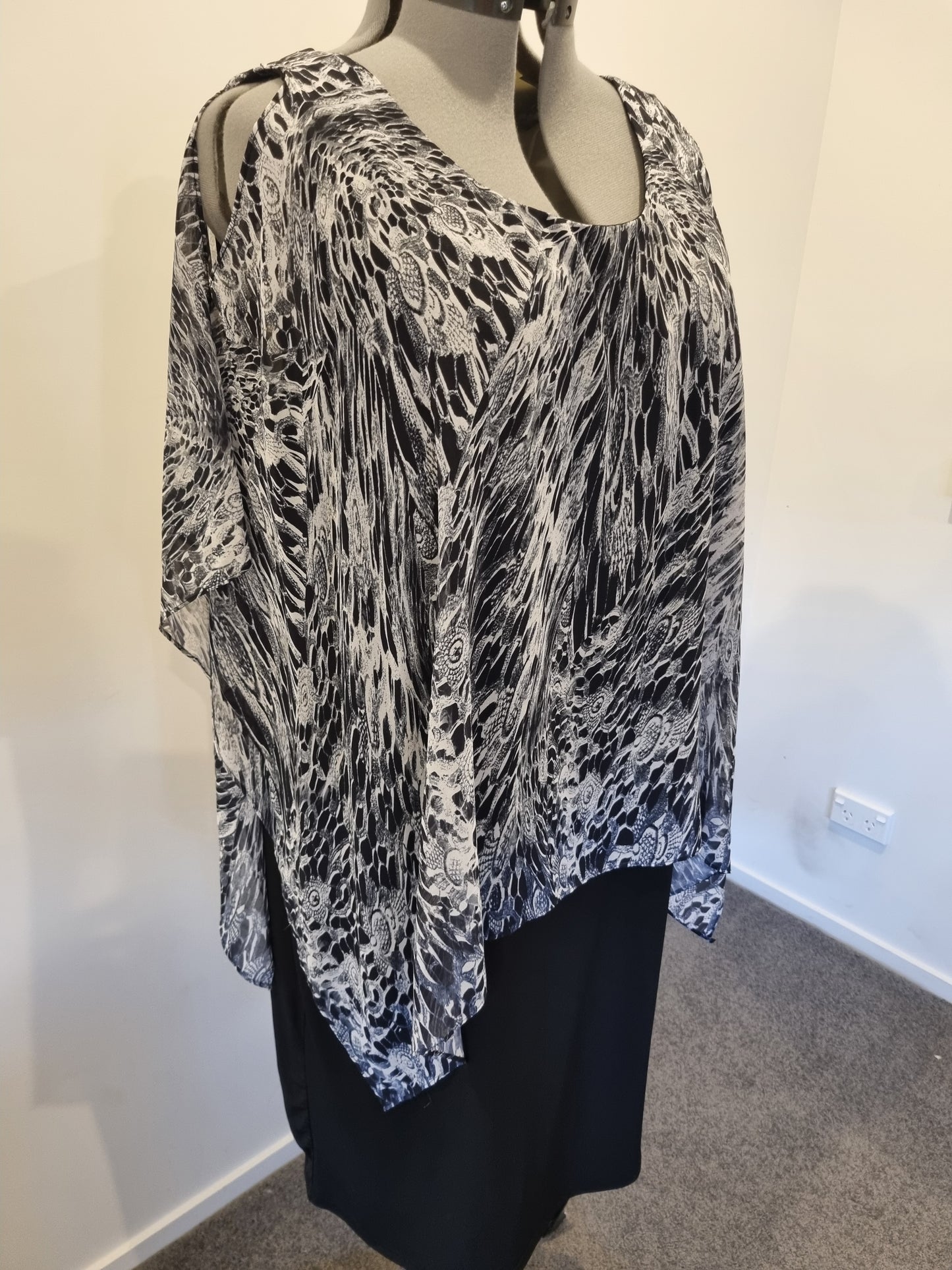 Autograph Dress - Size 20