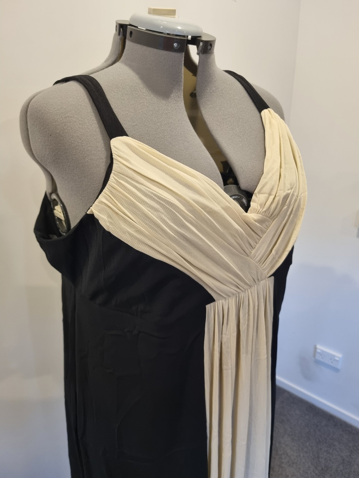 Sara Dress - Size 3X (24)