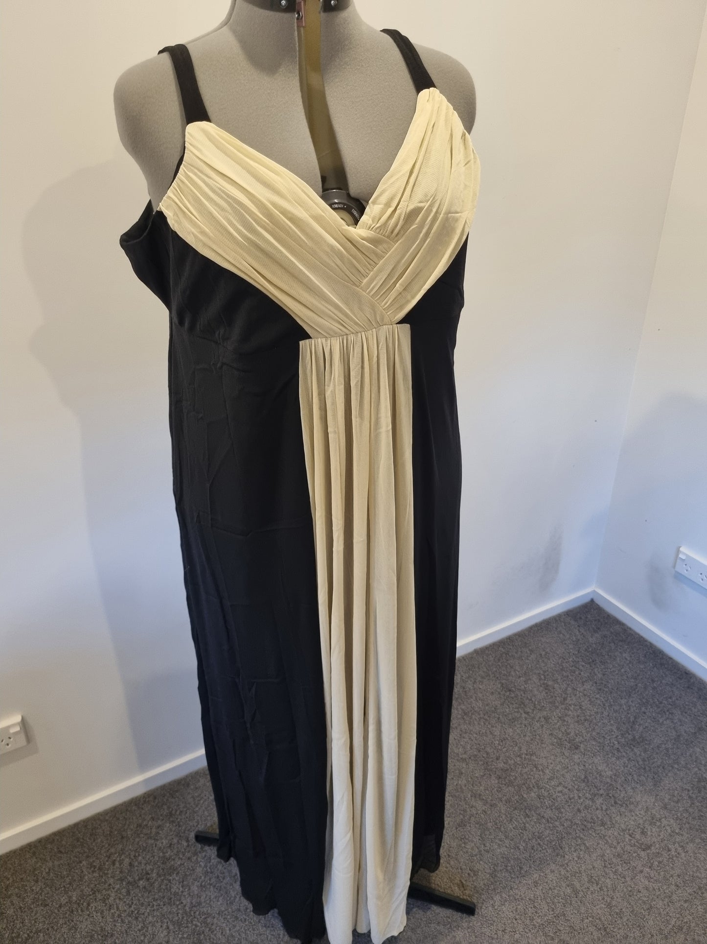 Sara Dress - Size 3X (24)