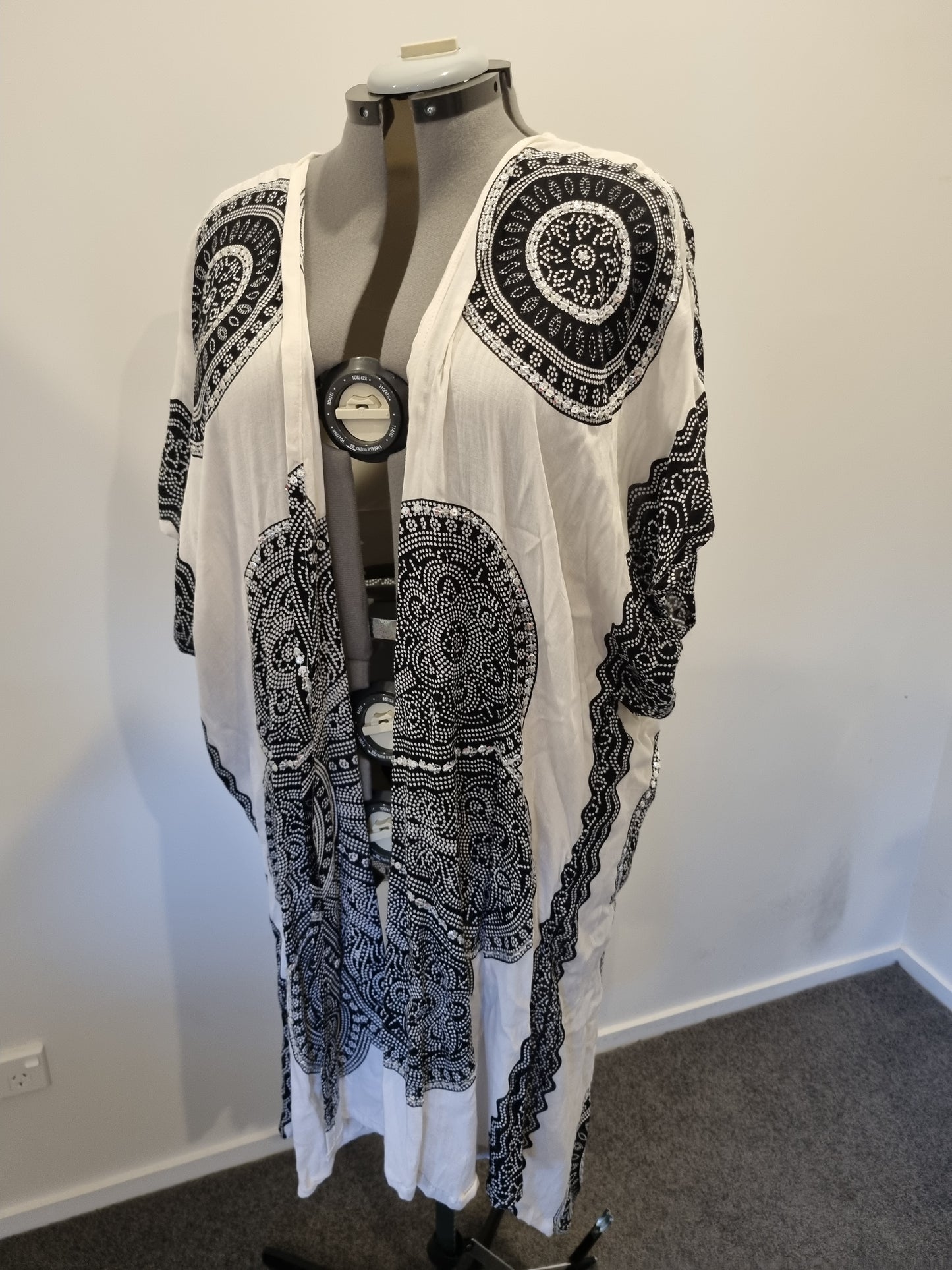 Sundrenched Australia Cardigan / Cape - Size 18 (BNWT)