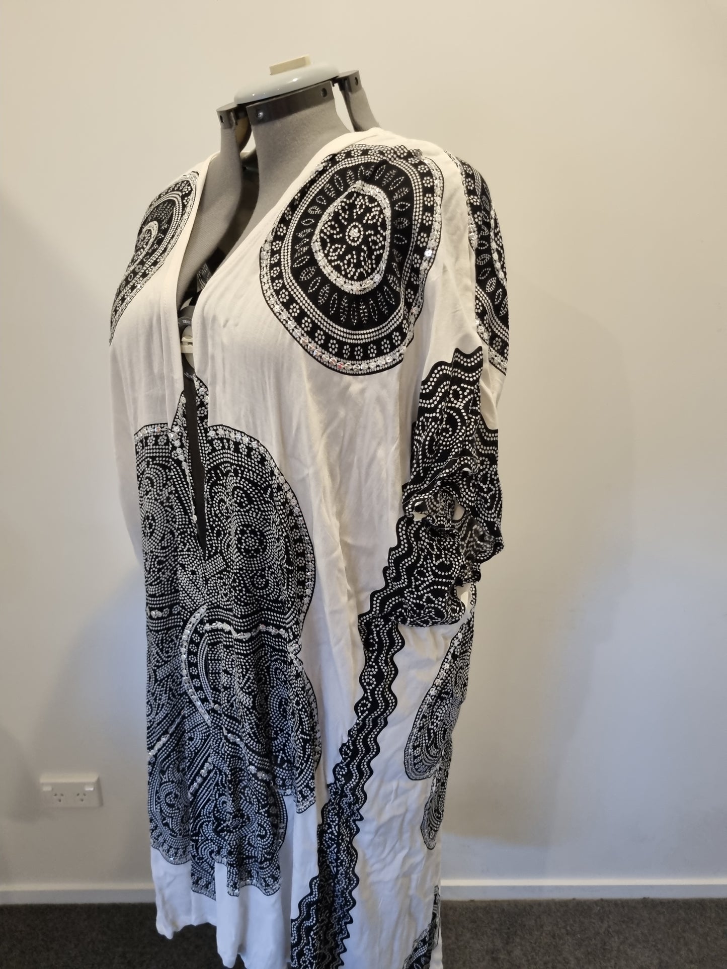 Sundrenched Australia Cardigan / Cape - Size 18 (BNWT)