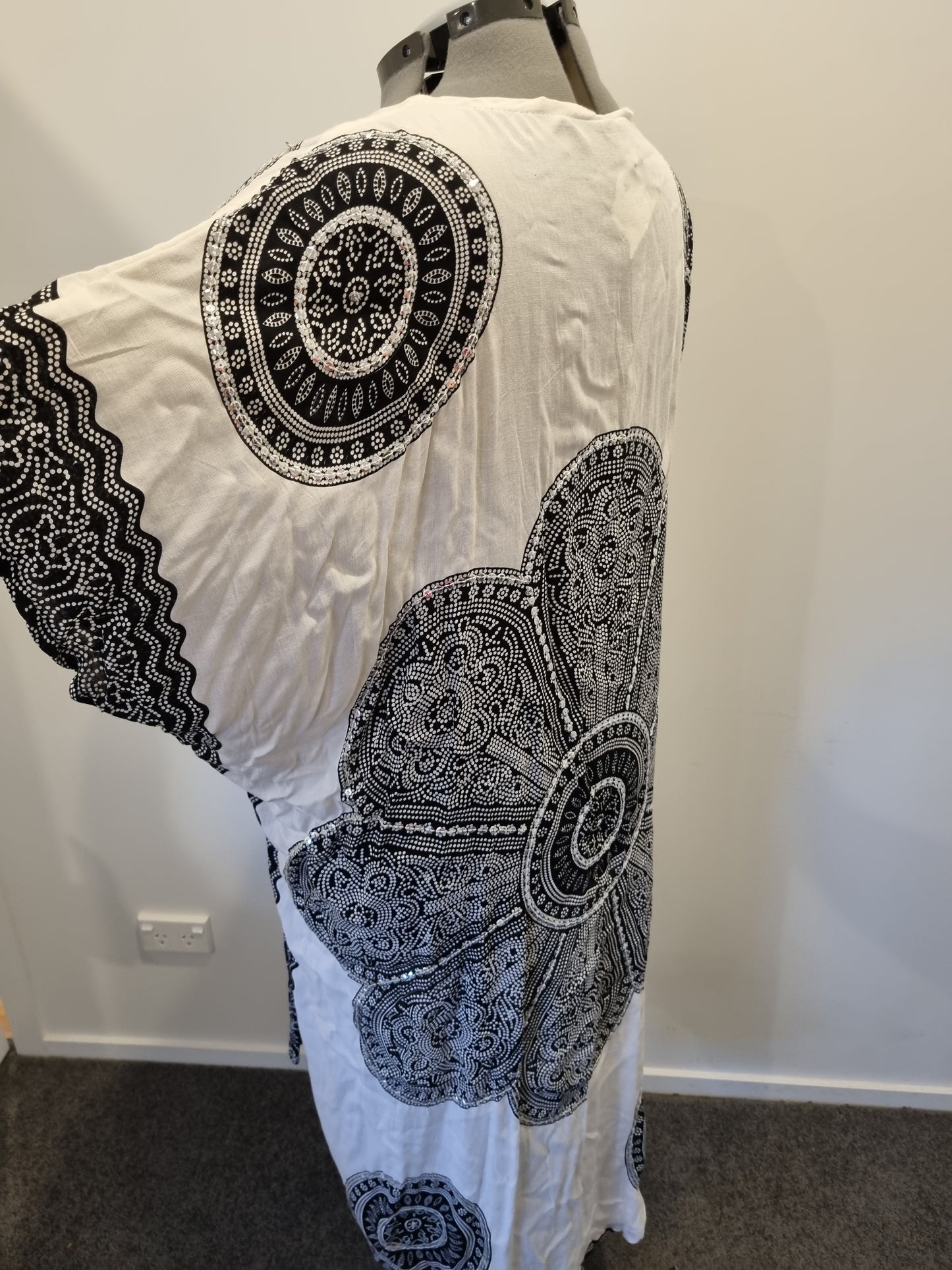Sundrenched Australia Cardigan / Cape - Size 18 (BNWT)