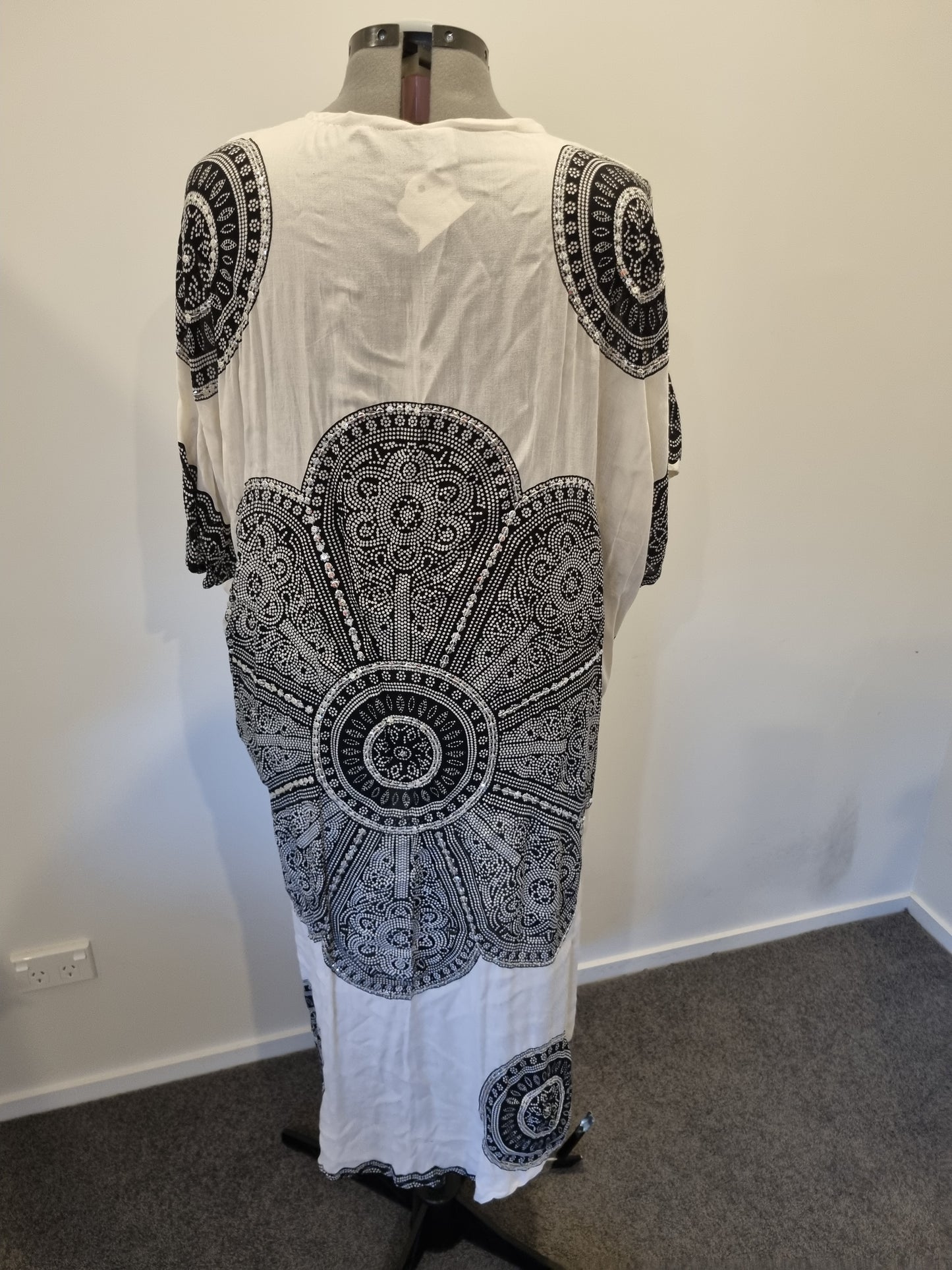Sundrenched Australia Cardigan / Cape - Size 18 (BNWT)