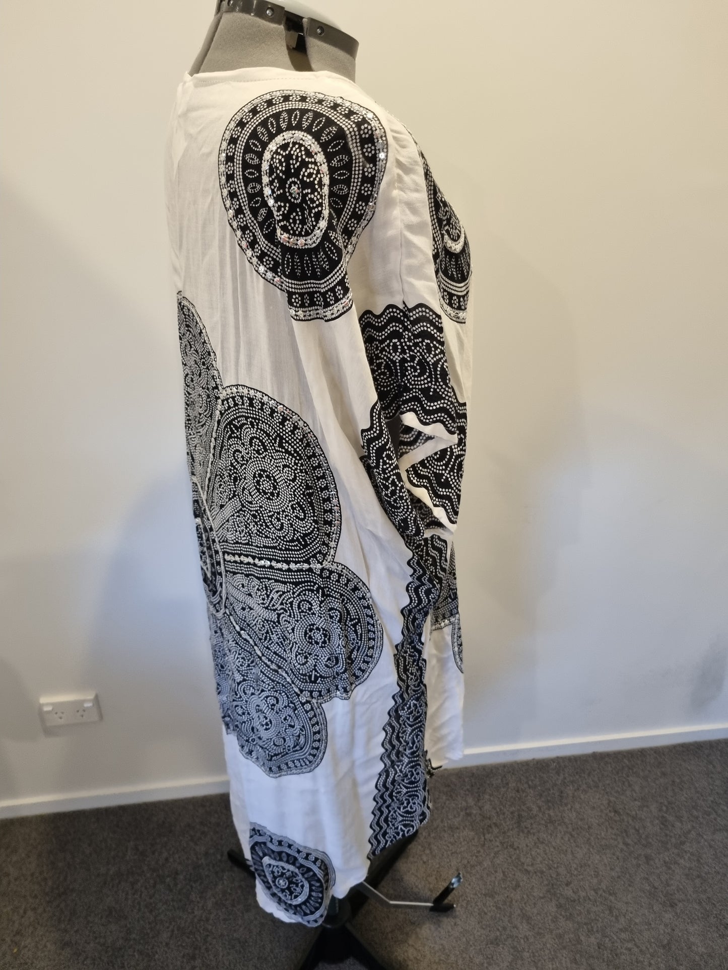 Sundrenched Australia Cardigan / Cape - Size 18 (BNWT)