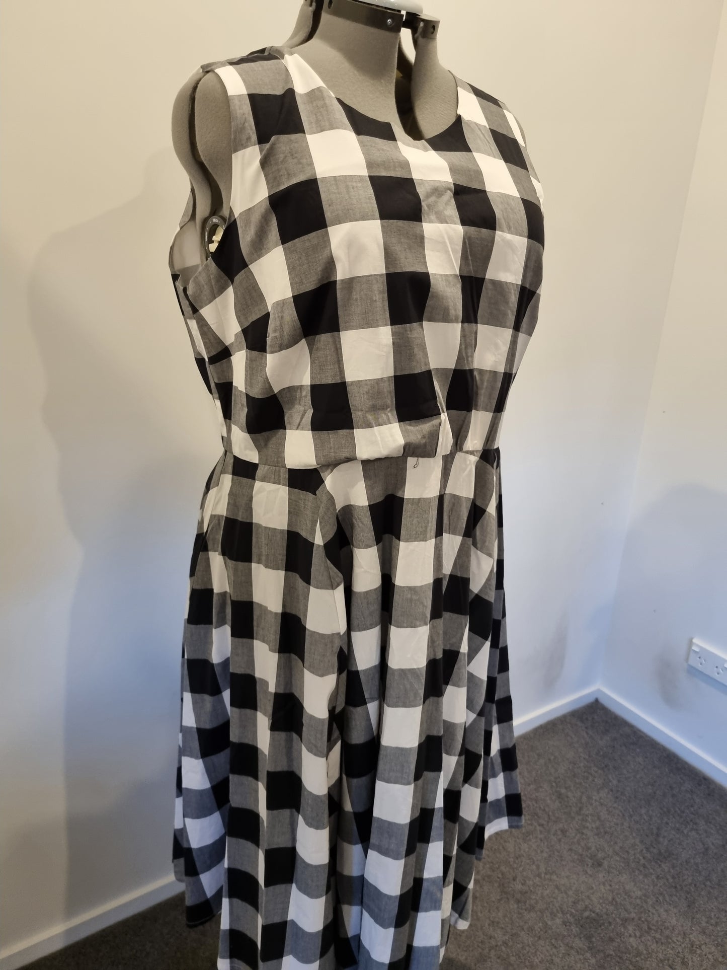 Sara Dress - Size 22 (BNWT)