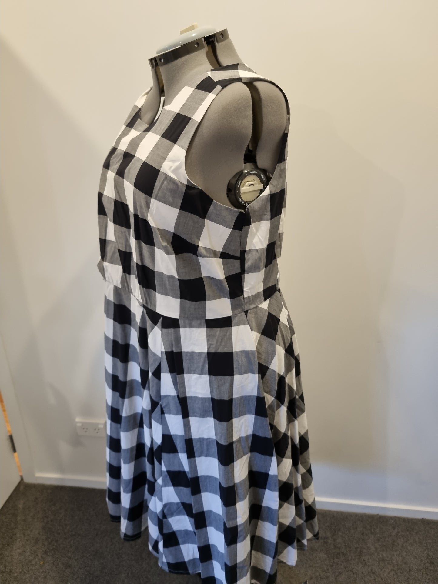 Sara Dress - Size 22 (BNWT)