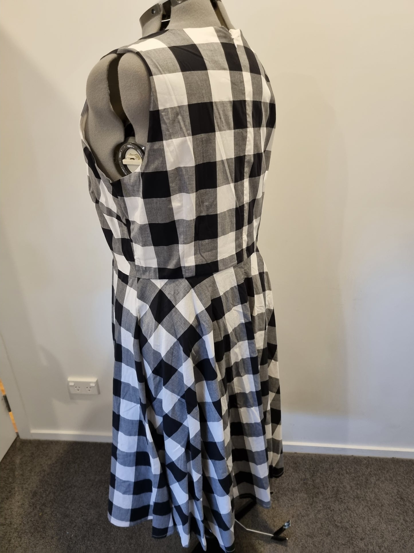 Sara Dress - Size 22 (BNWT)