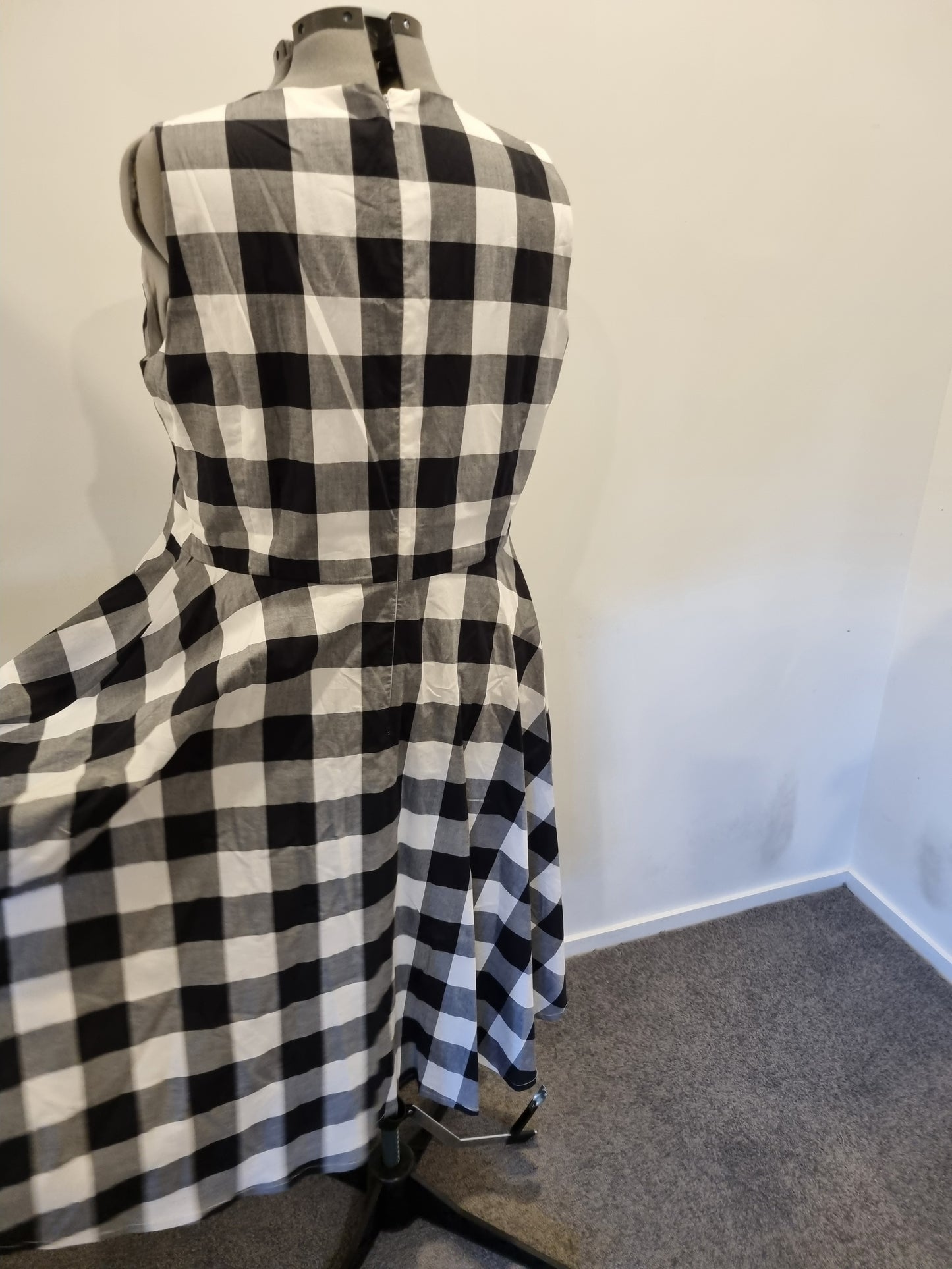 Sara Dress - Size 22 (BNWT)
