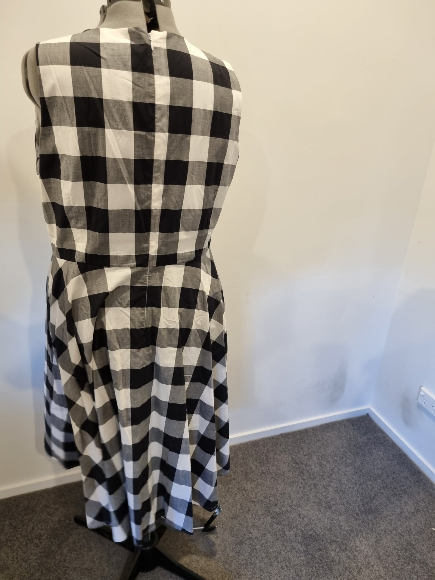 Sara Dress - Size 22 (BNWT)