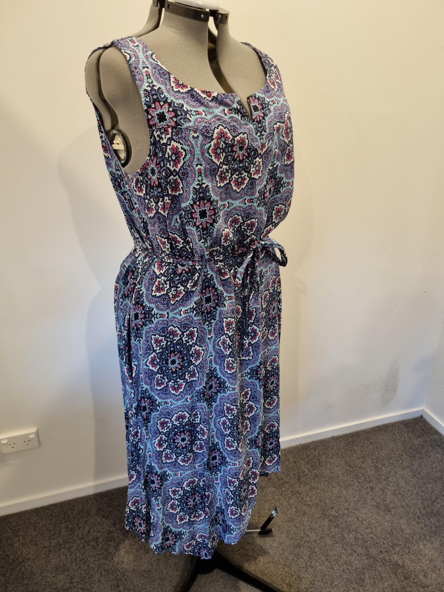 Autograph Dress - Size 20
