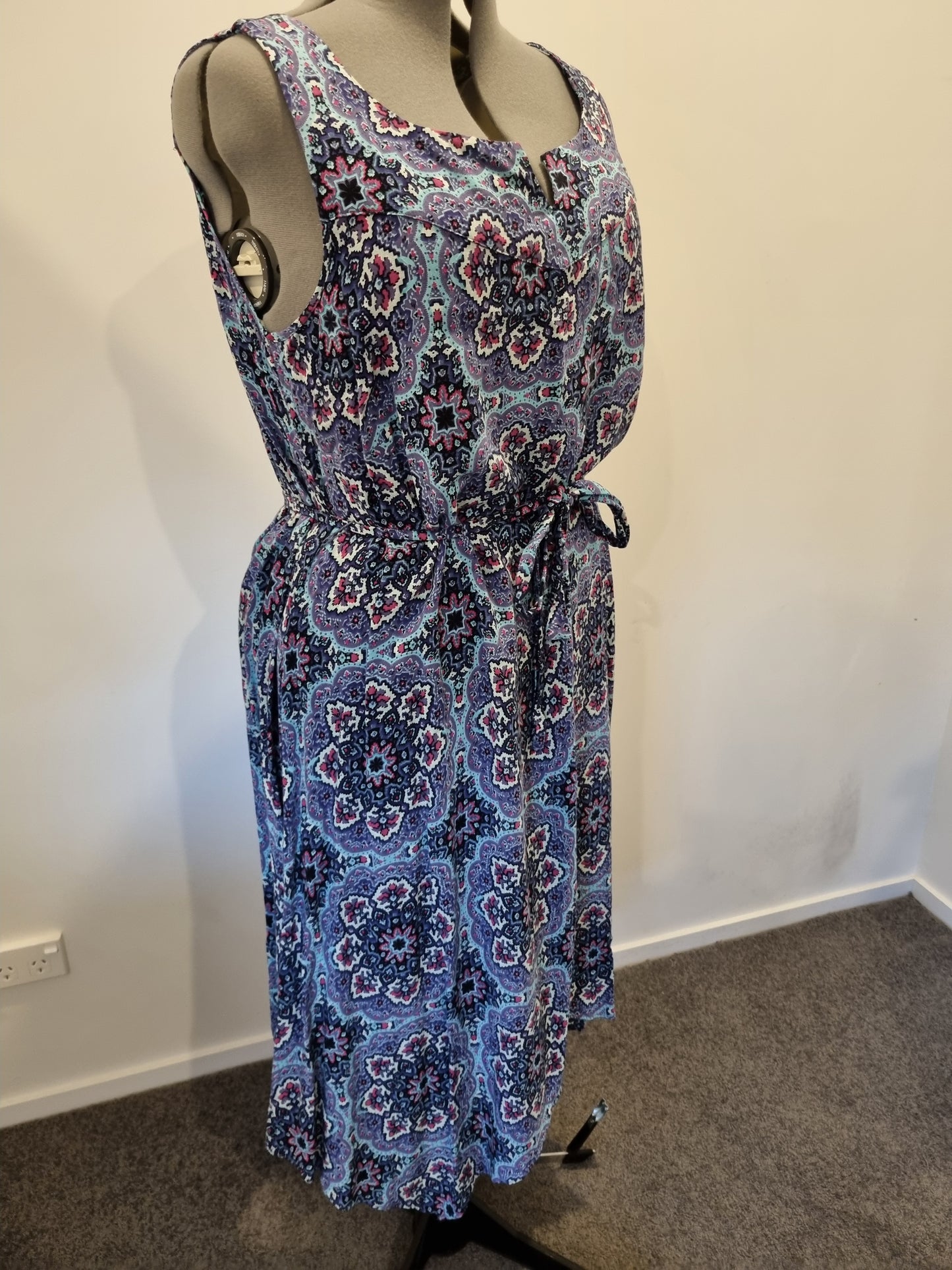 Autograph Dress - Size 20