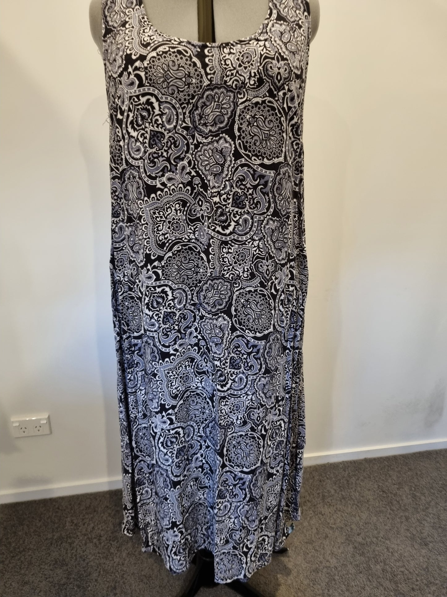 Autograph Dress - Size 18